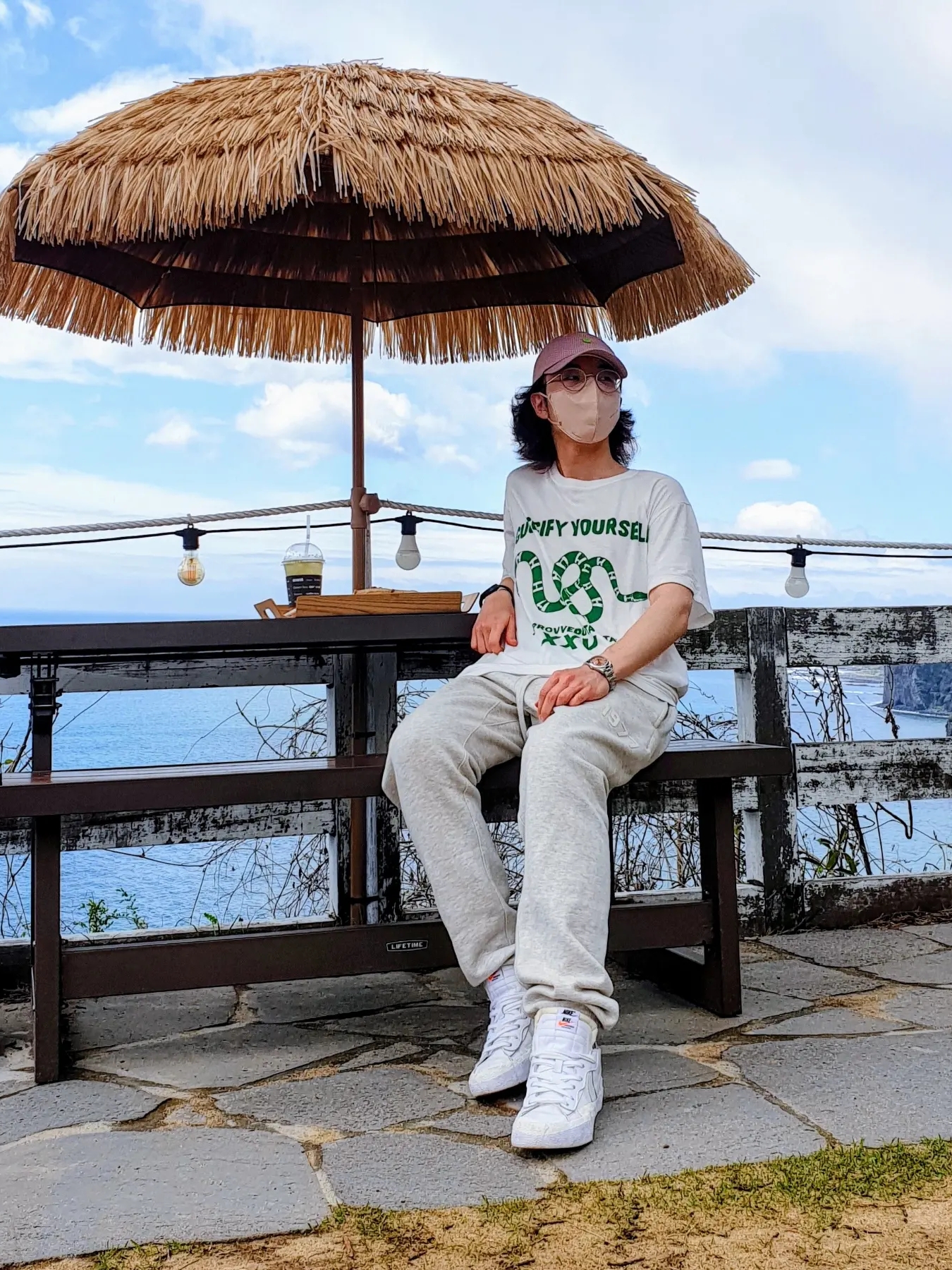 Nike x Sacai Blazer Low White Patent Leather 착용 스타일 - 1