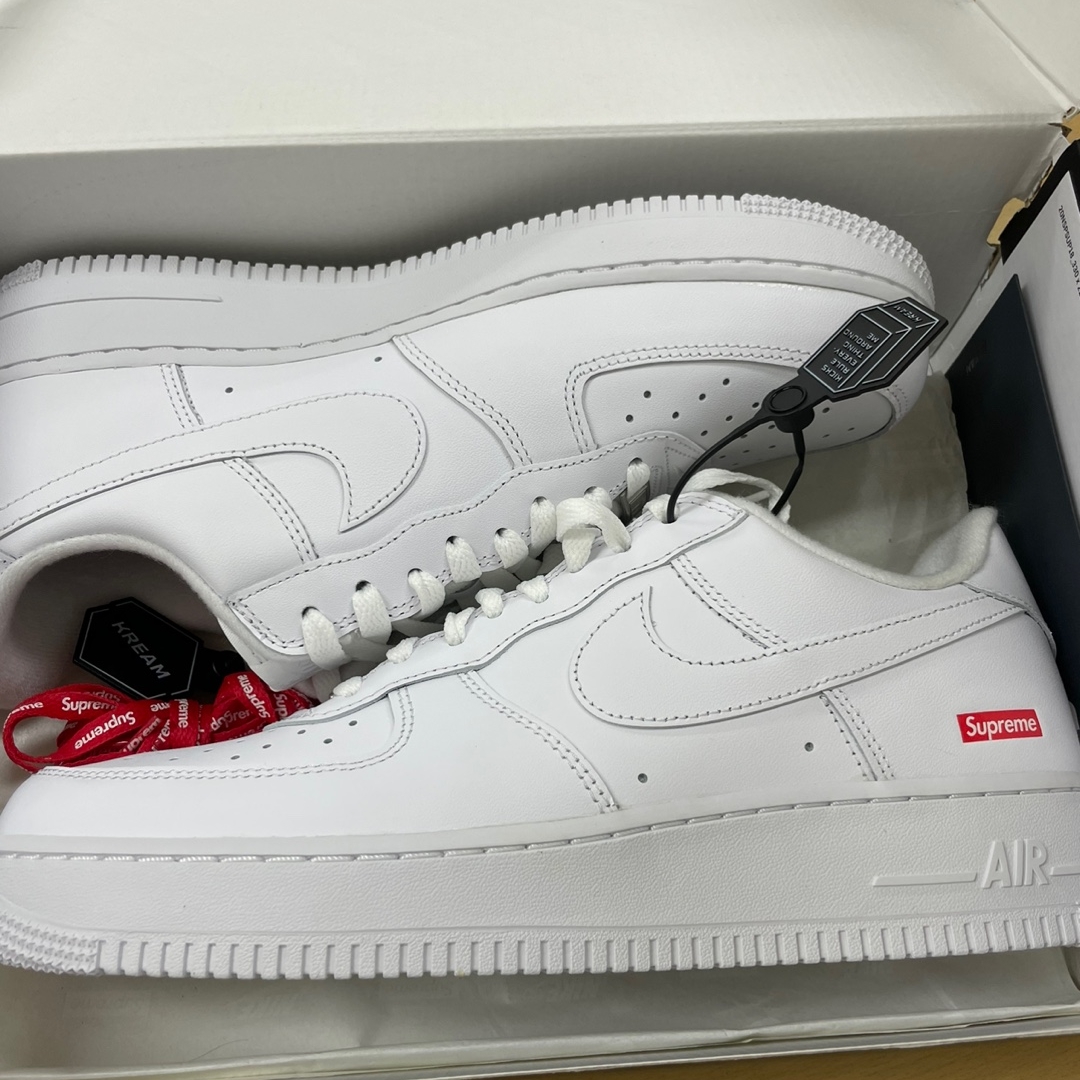 Nike x Supreme Air Force 1 Low White 착용 스타일