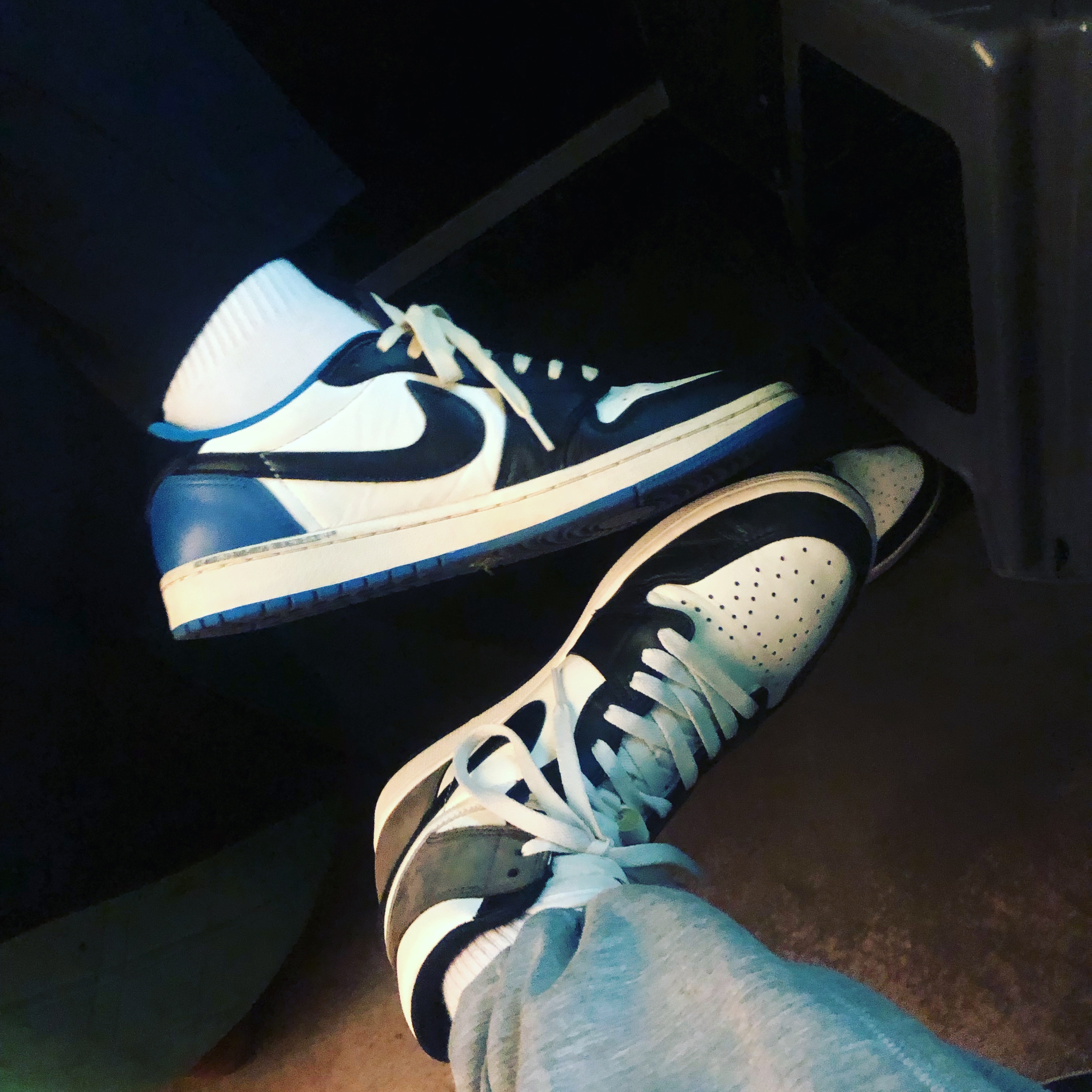 Jordan 1 x Travis Scott x Fragment Retro Low OG SP Military Blue, Jordan 1 Retro High OG Black Mocha 착용 스타일