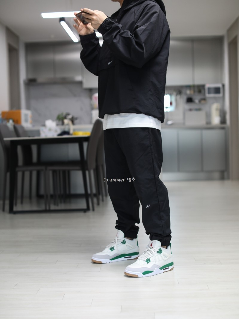 Jordan 4 x Nike SB Retro SP Pine Green 착용 스타일