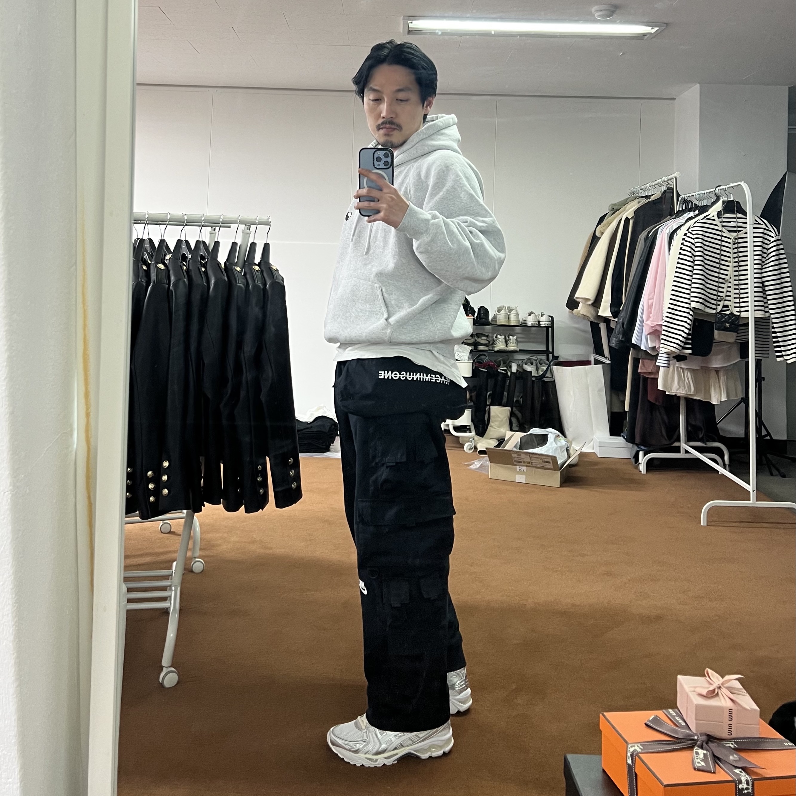 Nike x Peaceminusone Wide Pants Black (DR0096-010), Asics x JJJJound Gel-Kayano 14 Silver White 착용 스타일