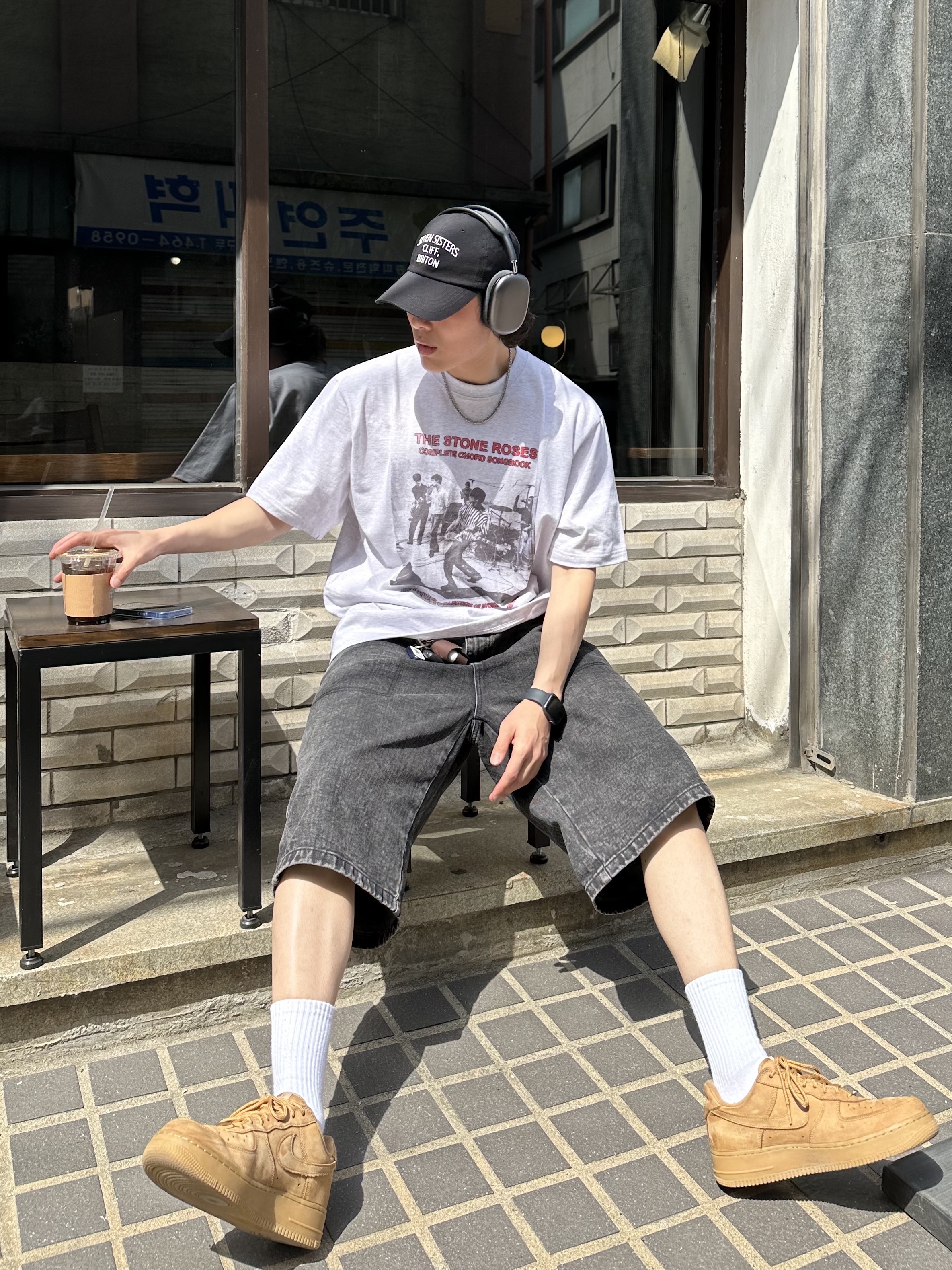 Nike x Supreme Air Force 1 Low Flax, Apple AirPods Max Lightning Space Gray (Korean Ver.) 착용 스타일 - 1