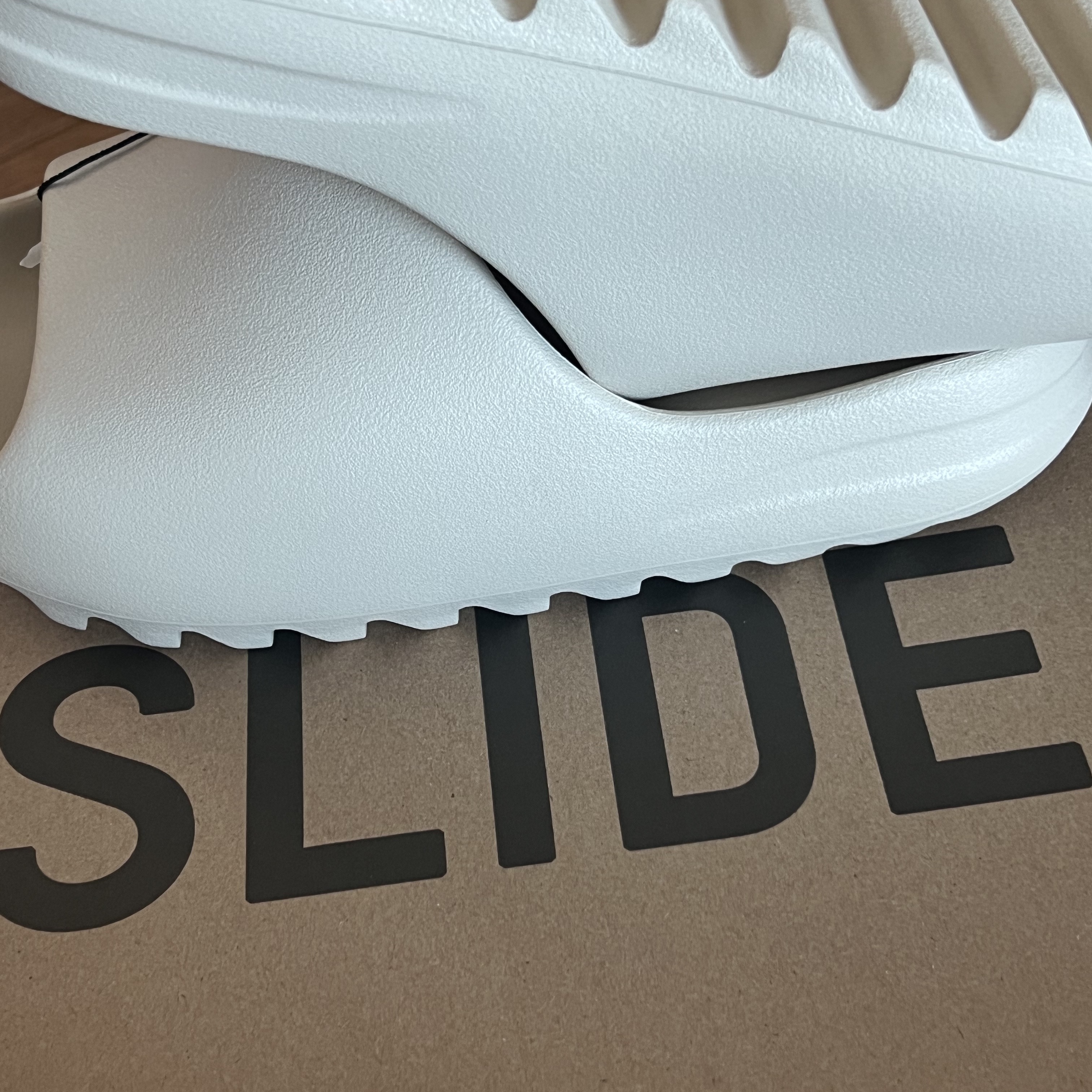 Adidas Yeezy Slide Bone 2022/2023 착용 스타일