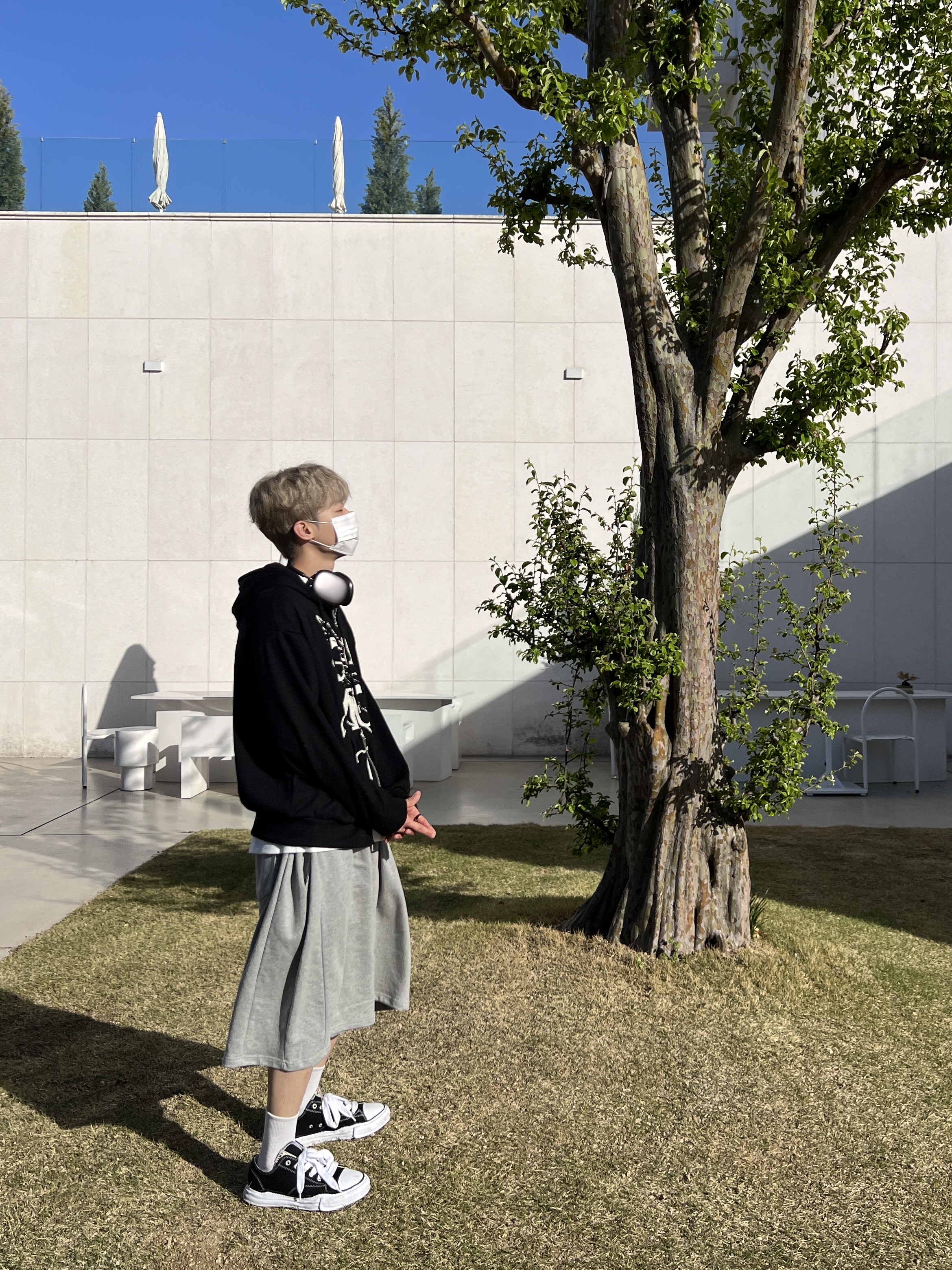 Apple AirPods Max Lightning Space Gray (Korean Ver.), Maison Mihara Yasuhiro Peterson OG Sole Canvas Low Sneakers Black 착용 스타일 - 4
