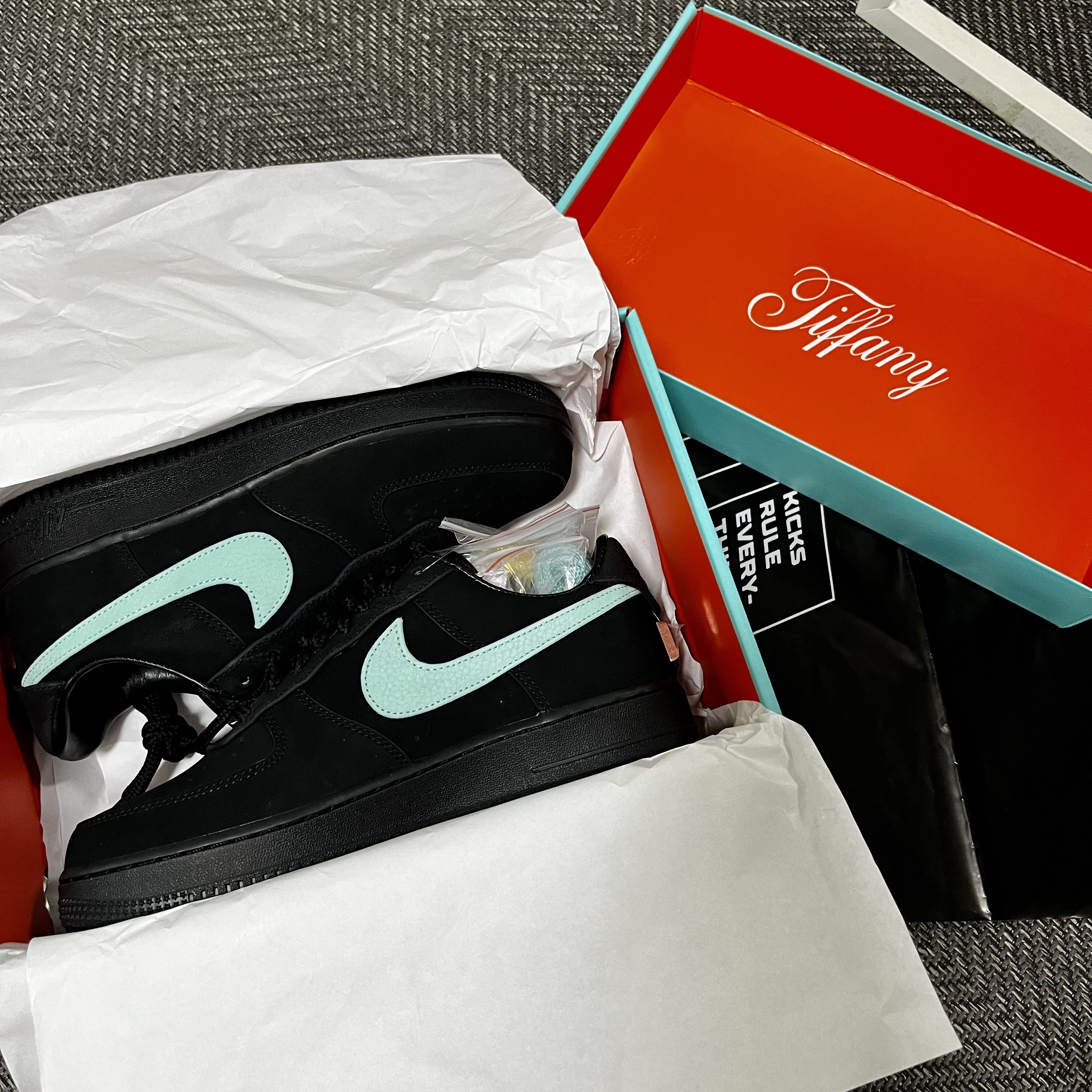 Nike x Tiffany & Co. Air Force 1 Low SP 1837 착용 스타일