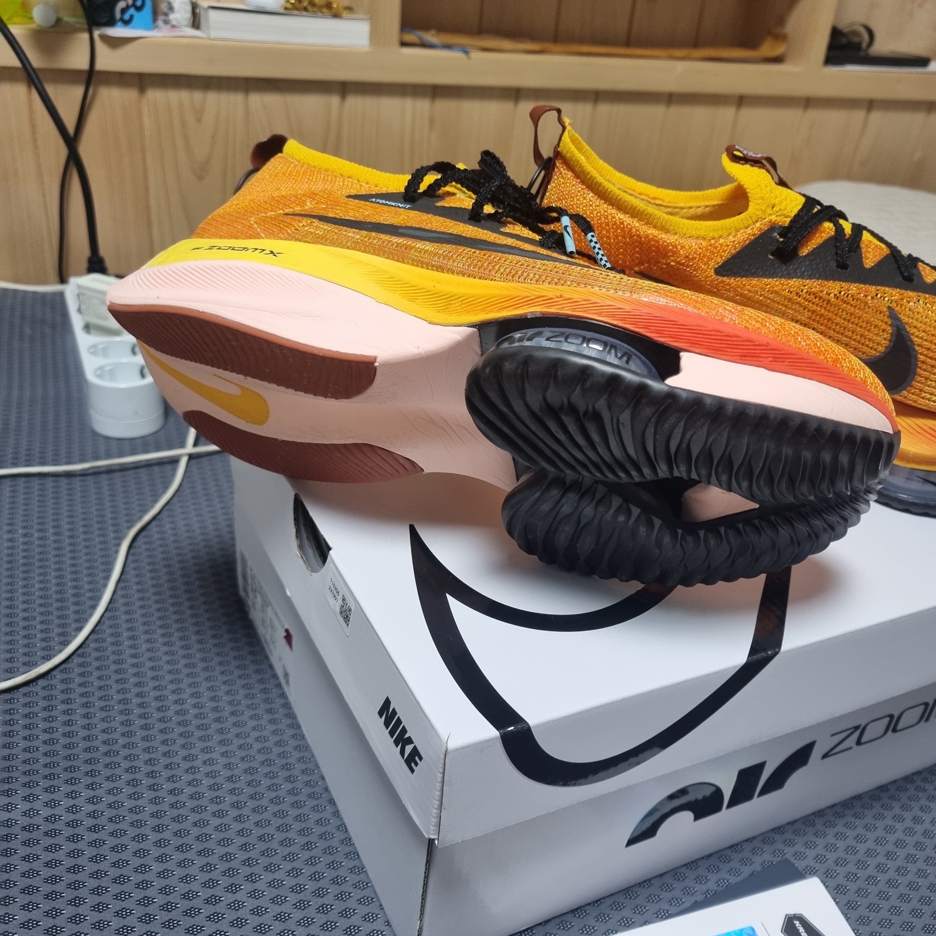 Nike Air Zoom Alphafly Next% Flyknit Amarillo 착용 스타일 - 2