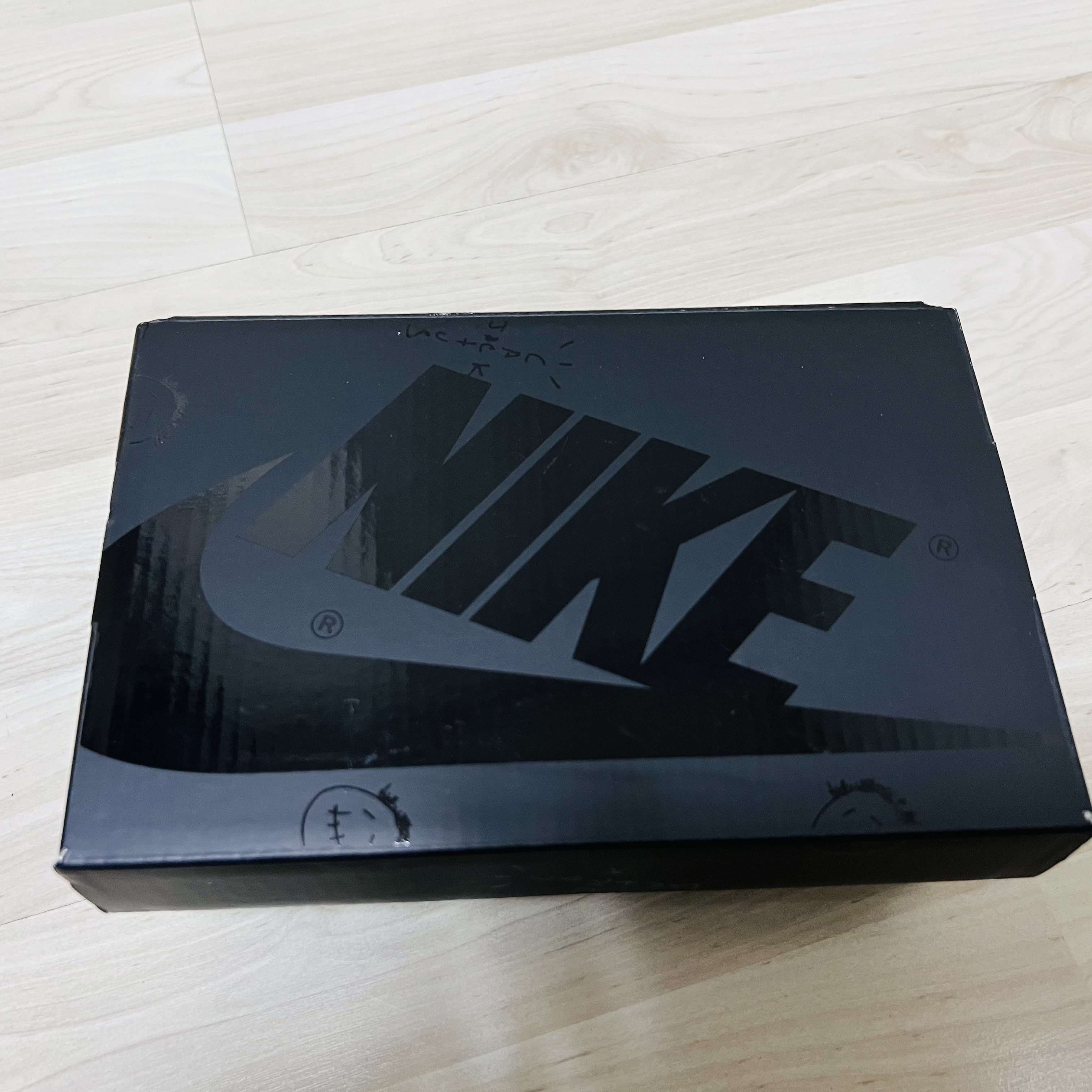 (TD) Jordan 1 x Travis Scott Retro Low OG SP Black Phantom 착용 스타일 - 3