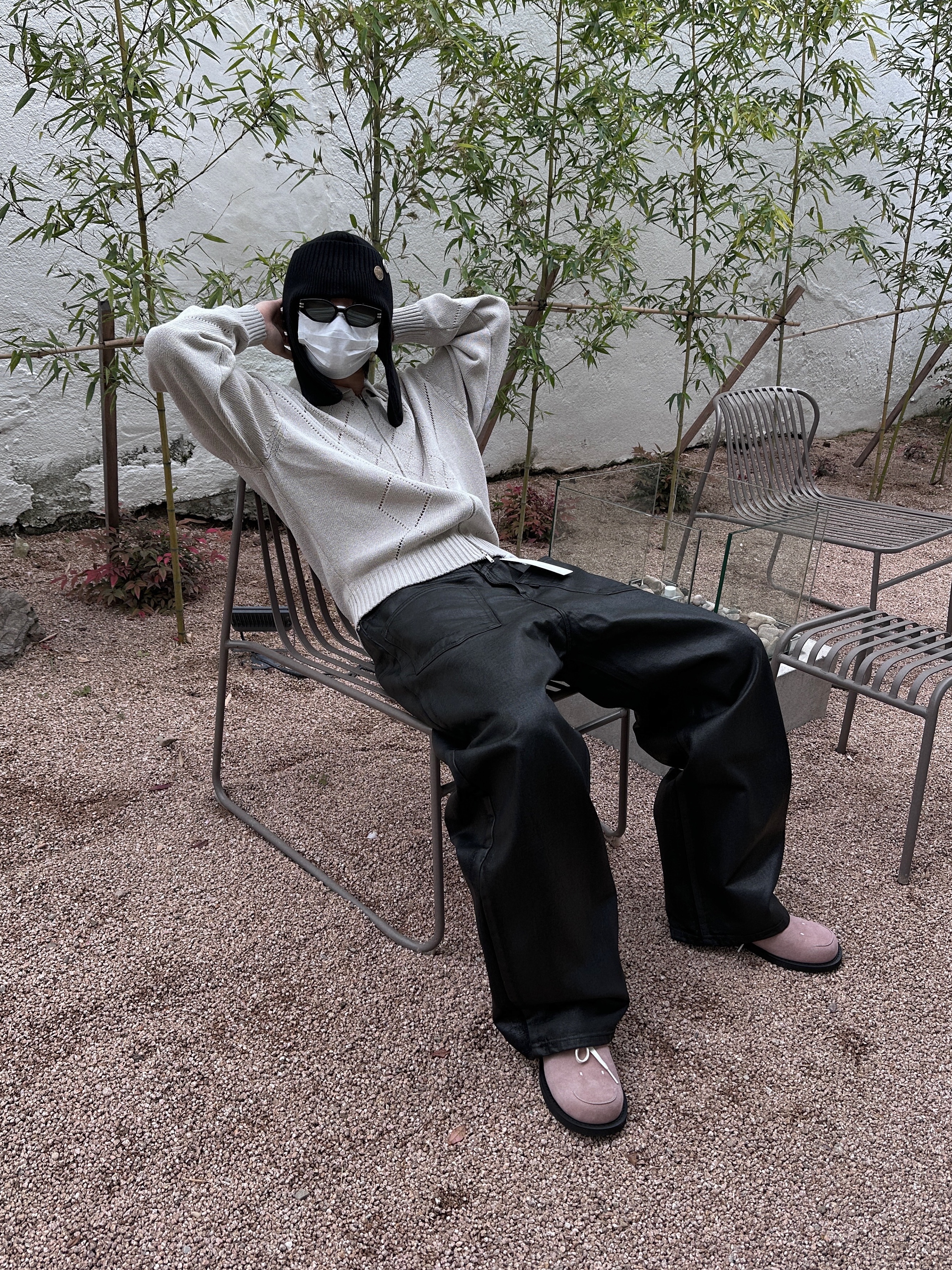 Project G/R Coated Backward Denim Pants Black 착용 스타일 - 2