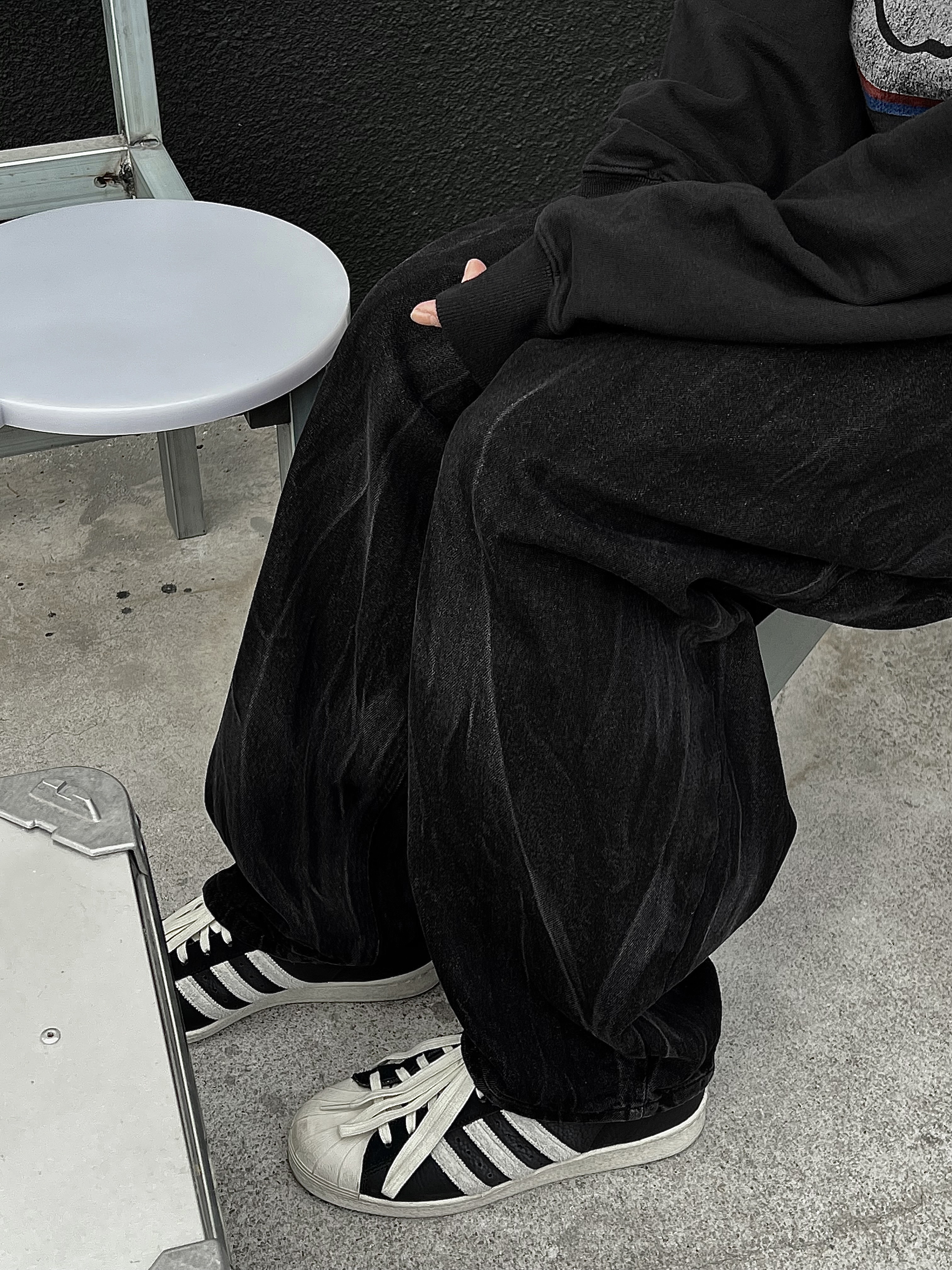Adidas Superstar 82 Black White 착용 스타일 - 4
