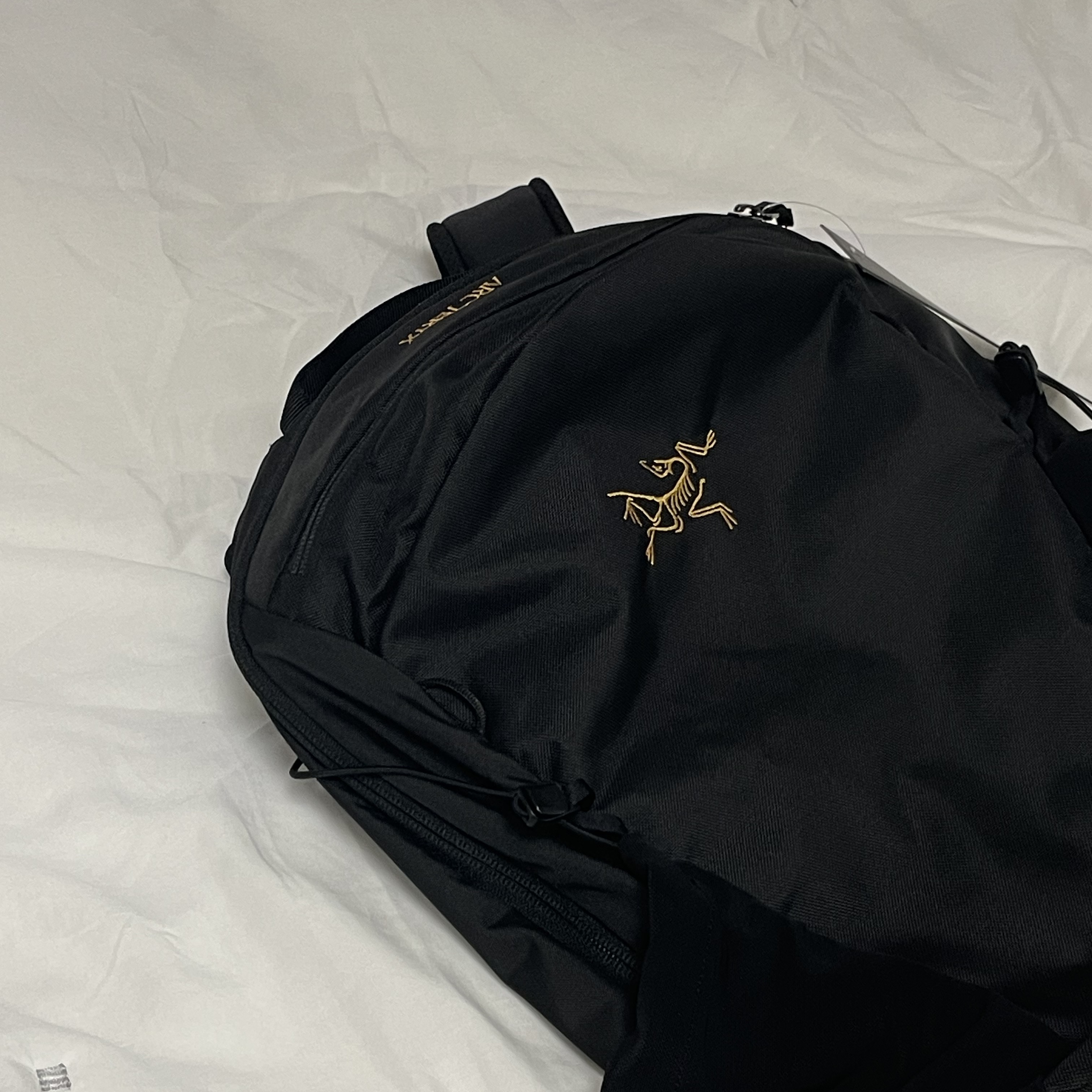 Arc'teryx Mantis 16 Backpack Black 착용 스타일