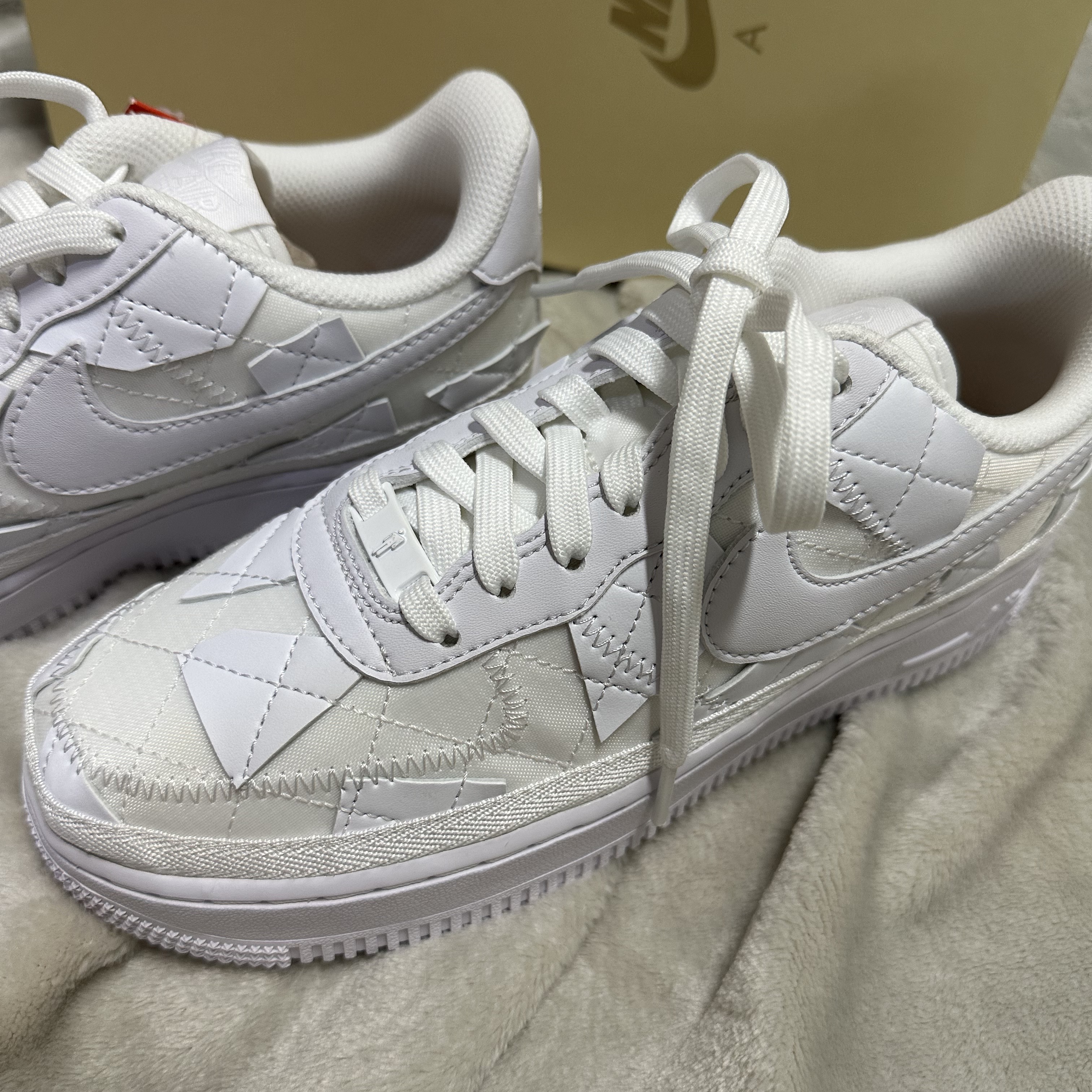 Nike x Billie Eilish Air Force 1 Low SP Triple White 착용 스타일 - 1