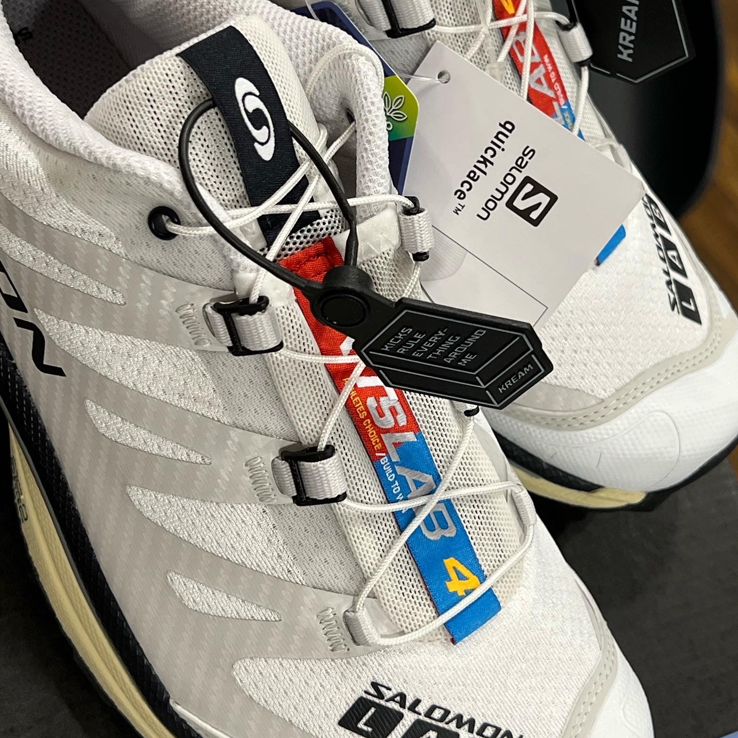 Salomon XT-4 White Lunar Rock 착용 스타일 - 3