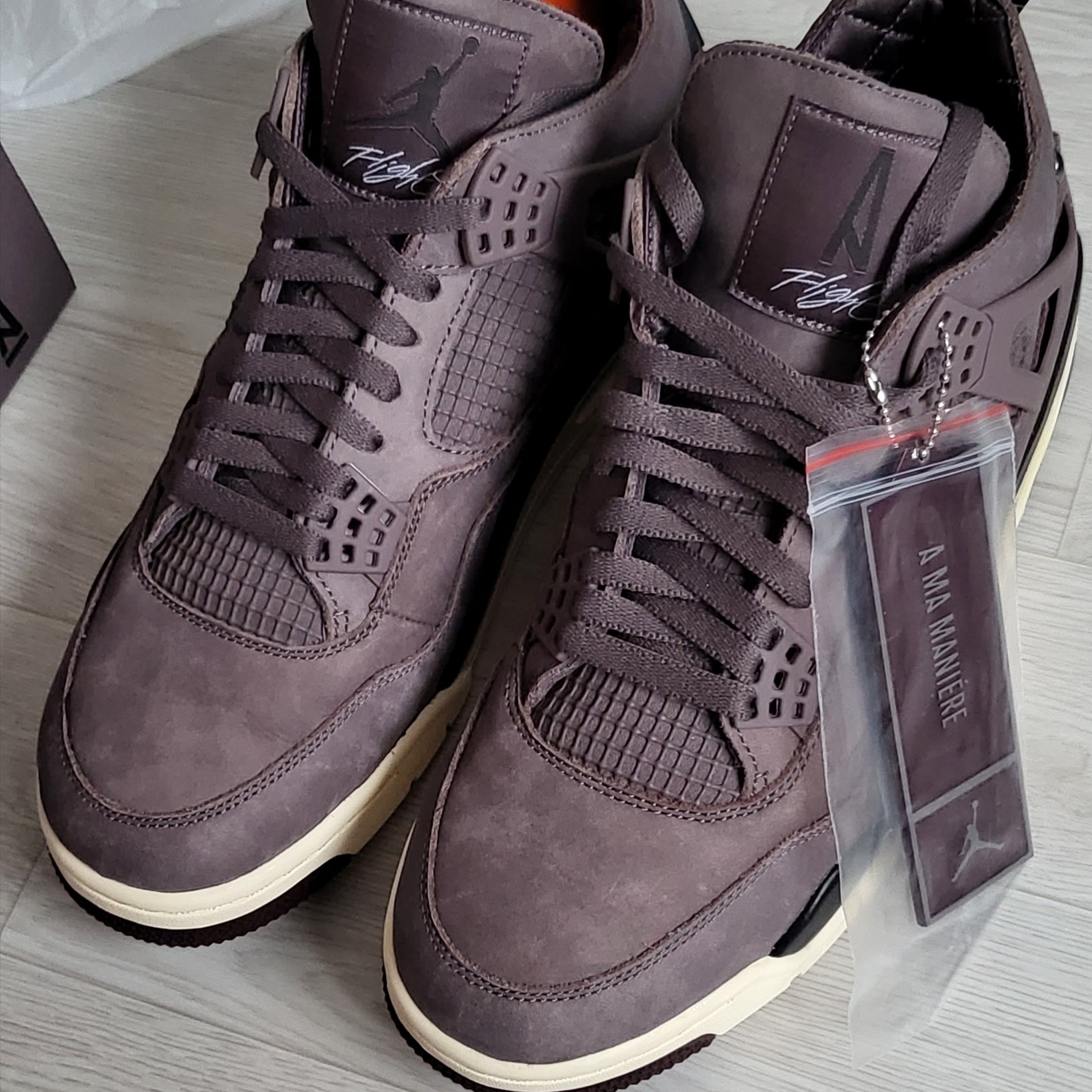 Jordan 4 x A Ma Maniere Retro Violet Ore, Jordan 1 x A Ma Maniere Retro High OG SP Sail and Burgundy 착용 스타일 - 1
