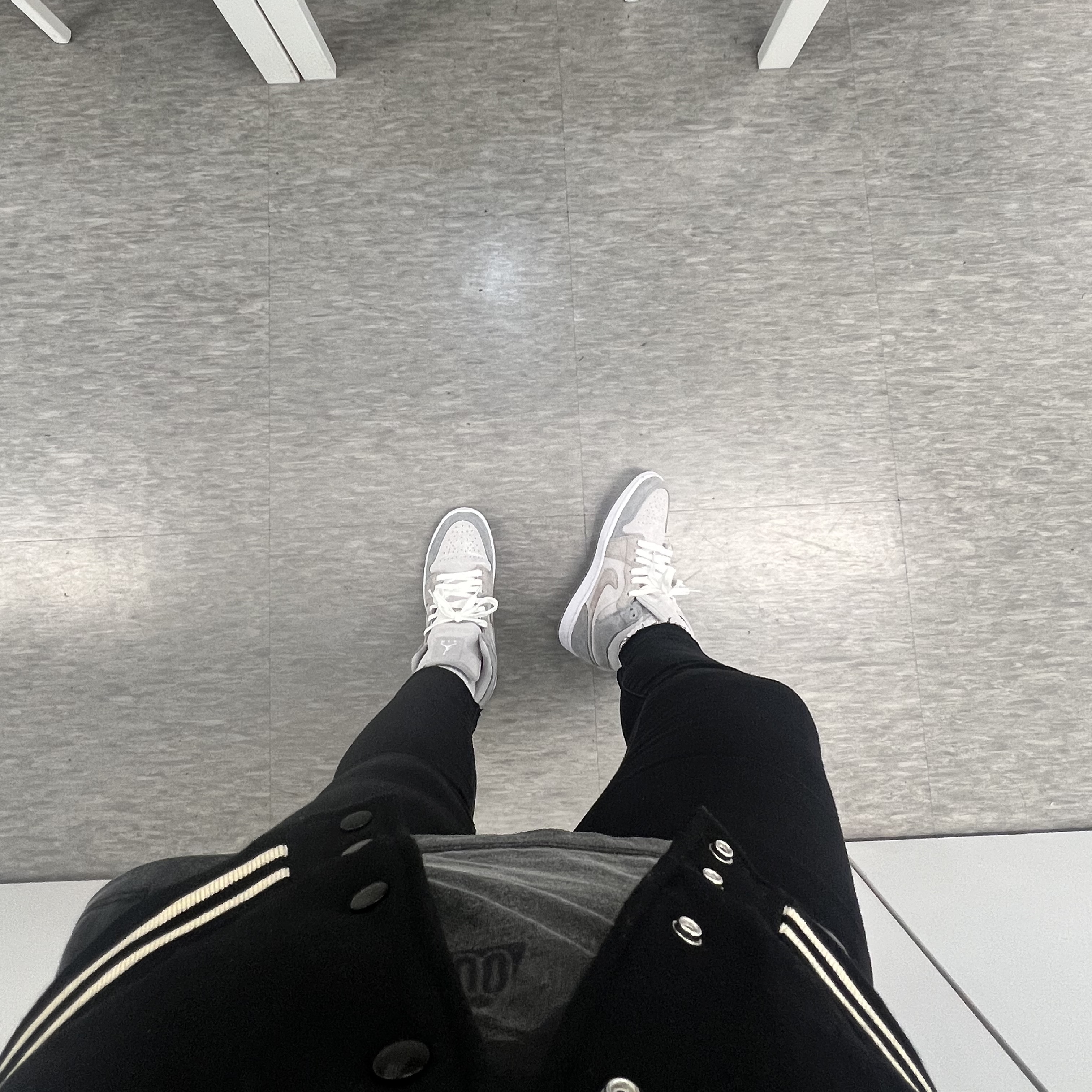 (W) Jordan 1 Mid SE Particle Grey 착용 스타일