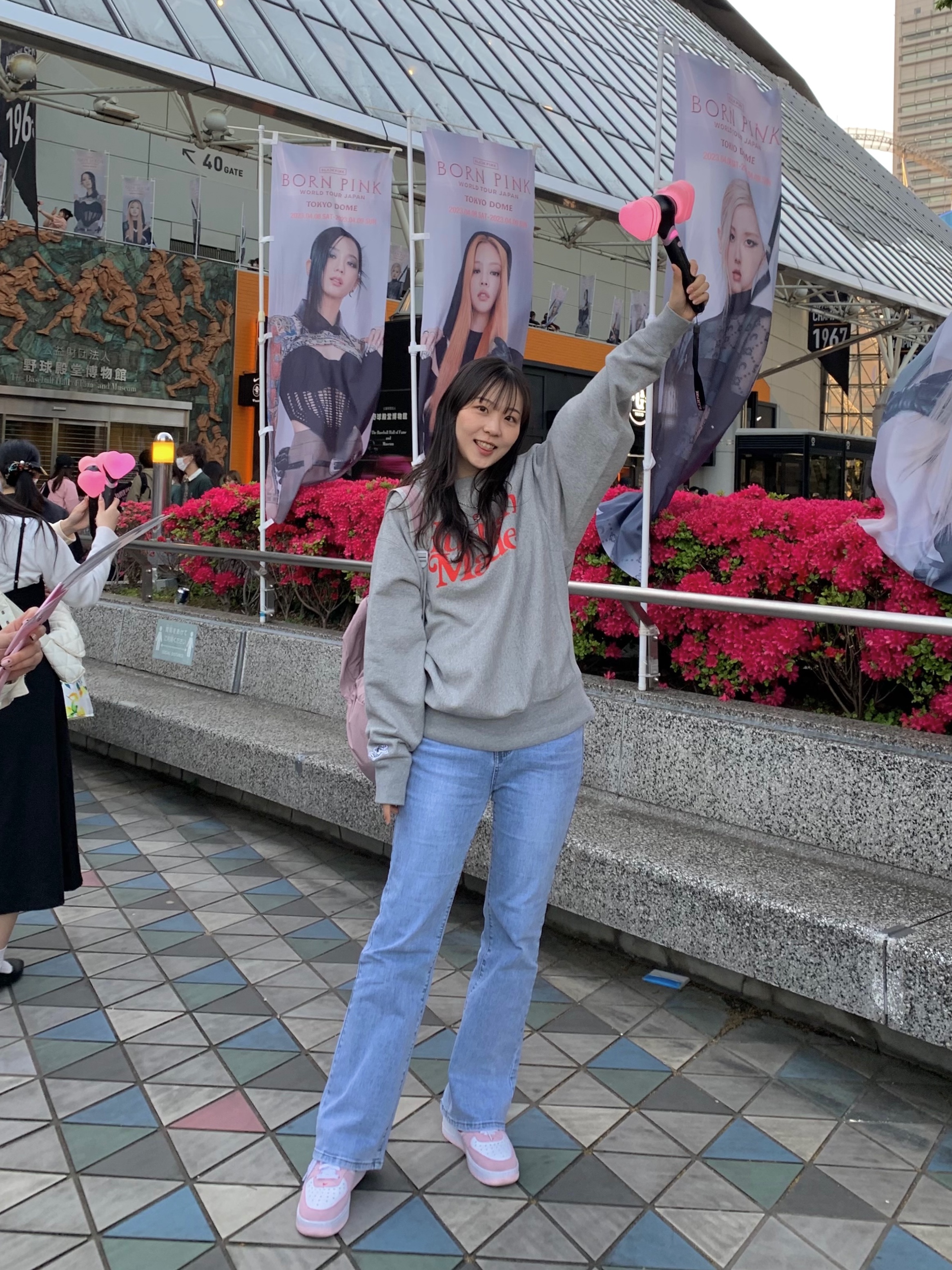 Human Made x Verdy Girls Don't Cry Crew Neck Sweatshirt Gray, Nike Air Force 1 '07 QS Valentine's Day 착용 스타일