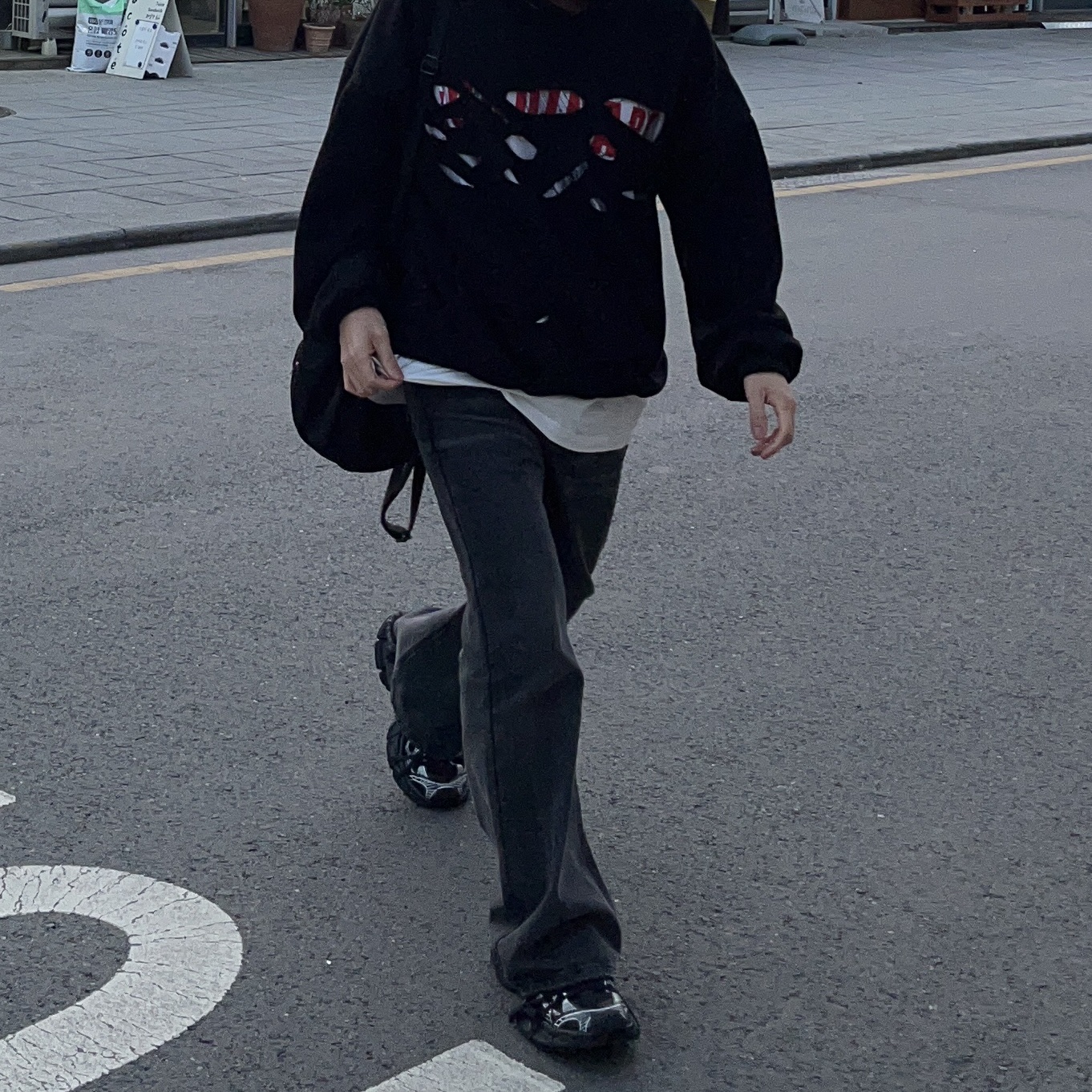 Balenciaga 3XL Sneakers Black White 착용 스타일 - 2