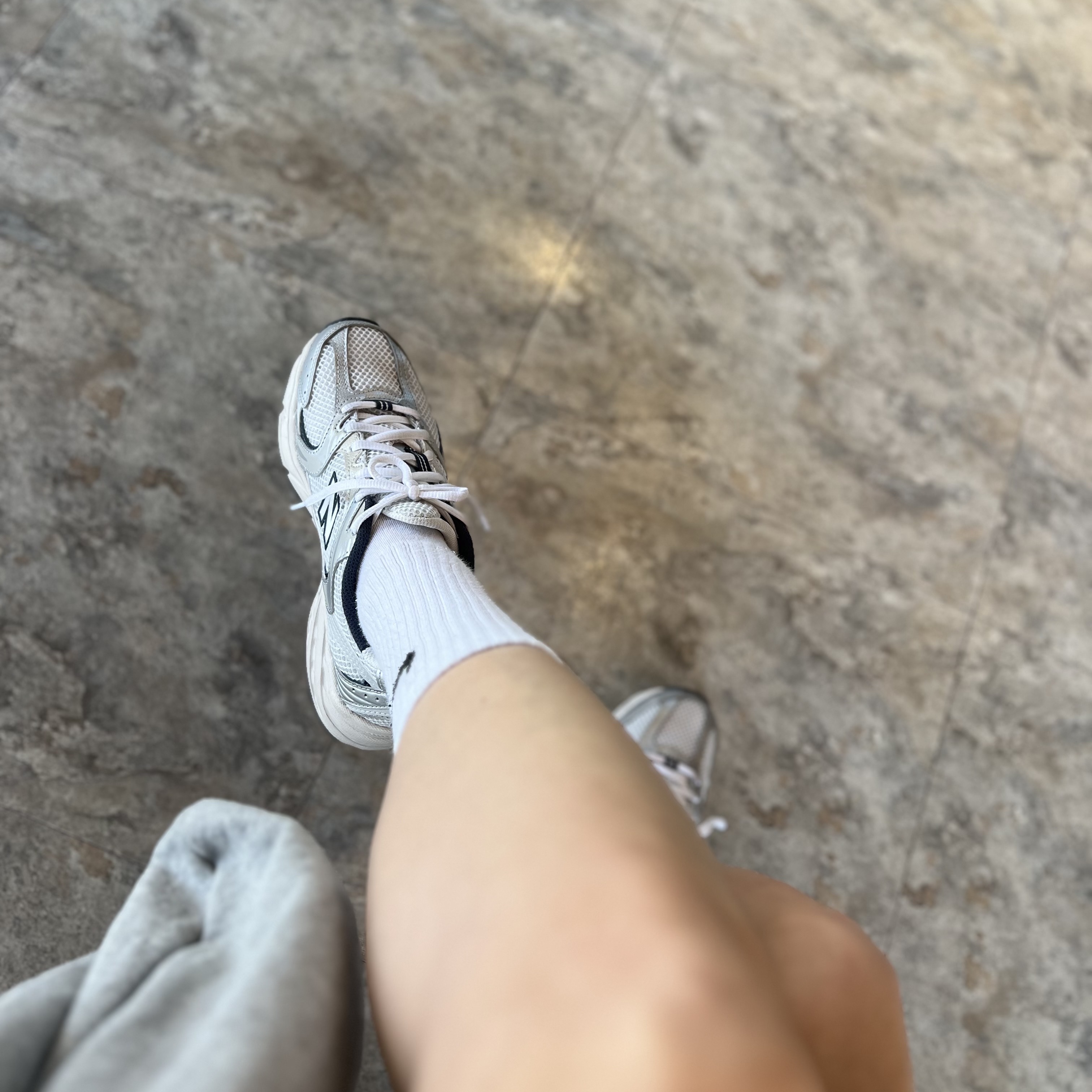 New Balance 530 Steel Grey 착용 스타일
