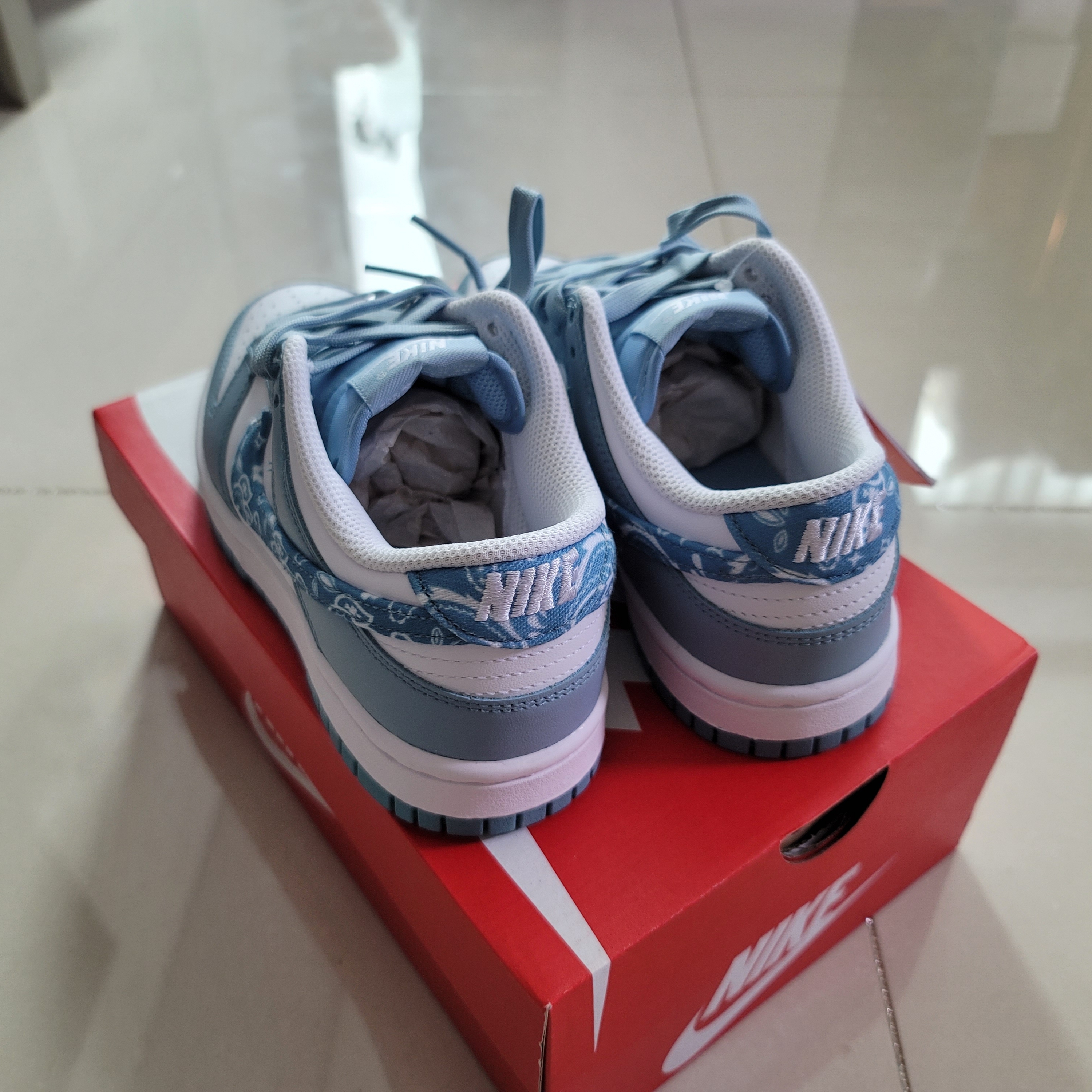 (W) Nike Dunk Low Essential Blue Paisley 착용 스타일 - 3