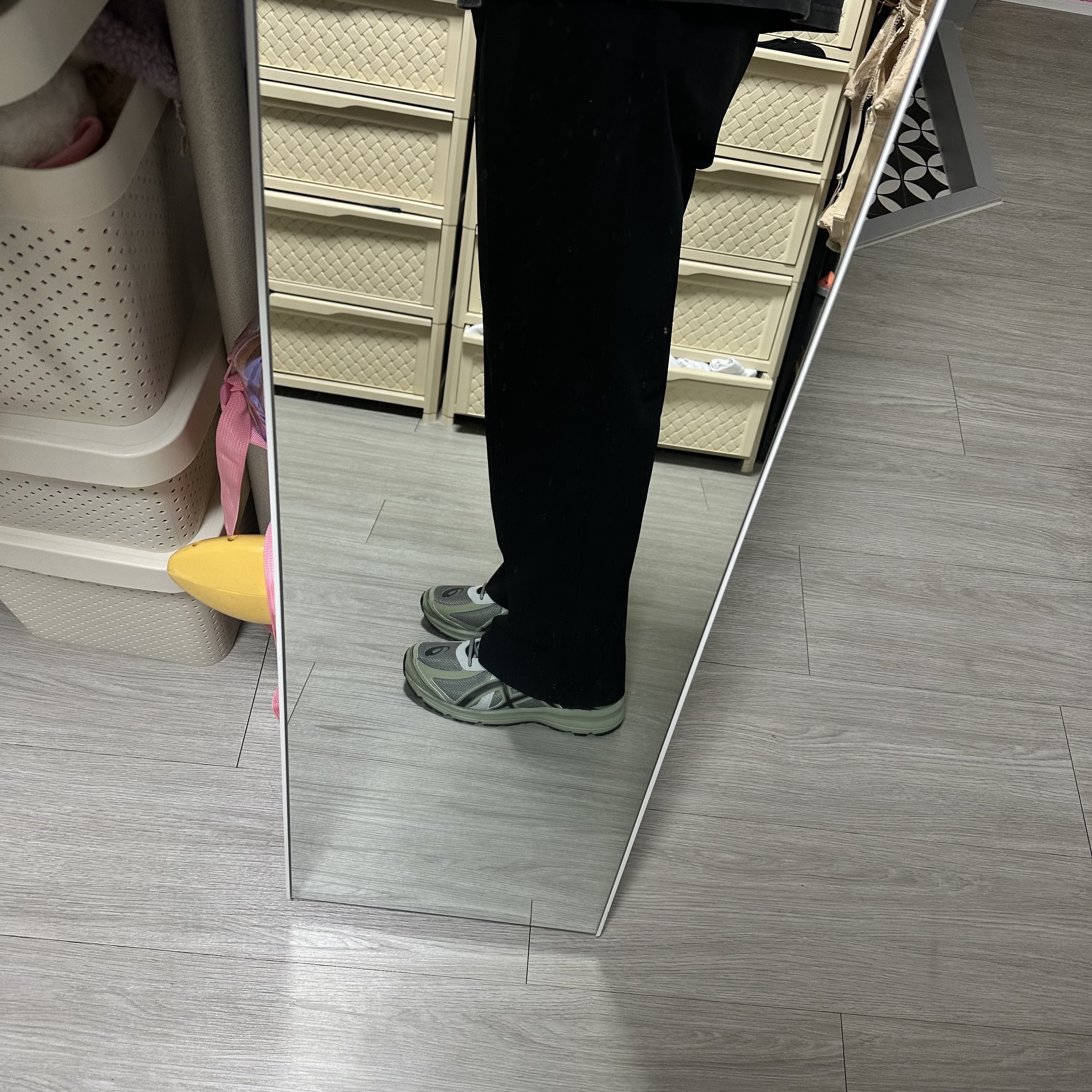 Asics Jog 100 S Sheet Rock - 2E Wide 착용 스타일 - 2