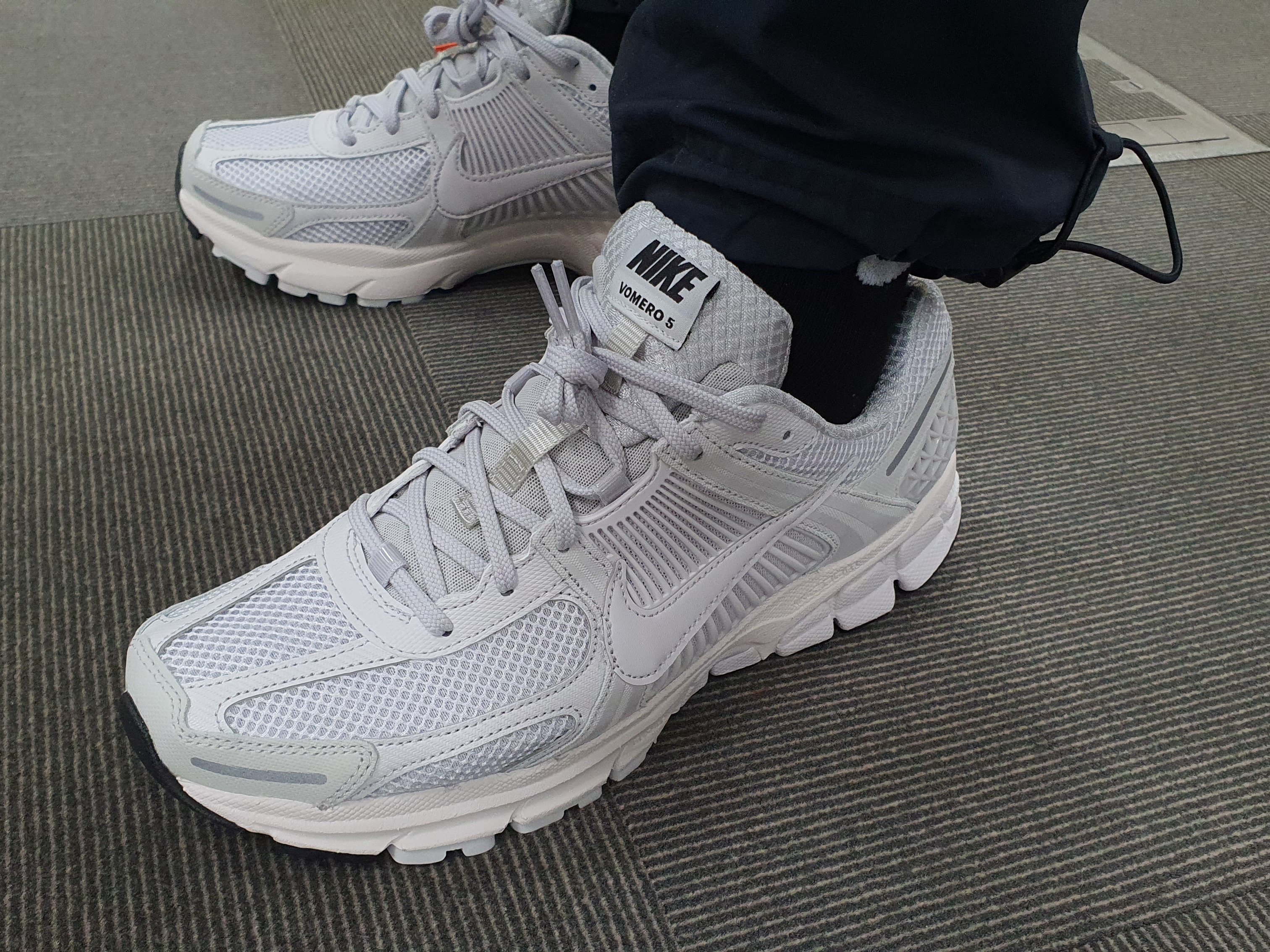 Nike Zoom Vomero 5 SP Vast Grey 2023 착용 스타일 - 1