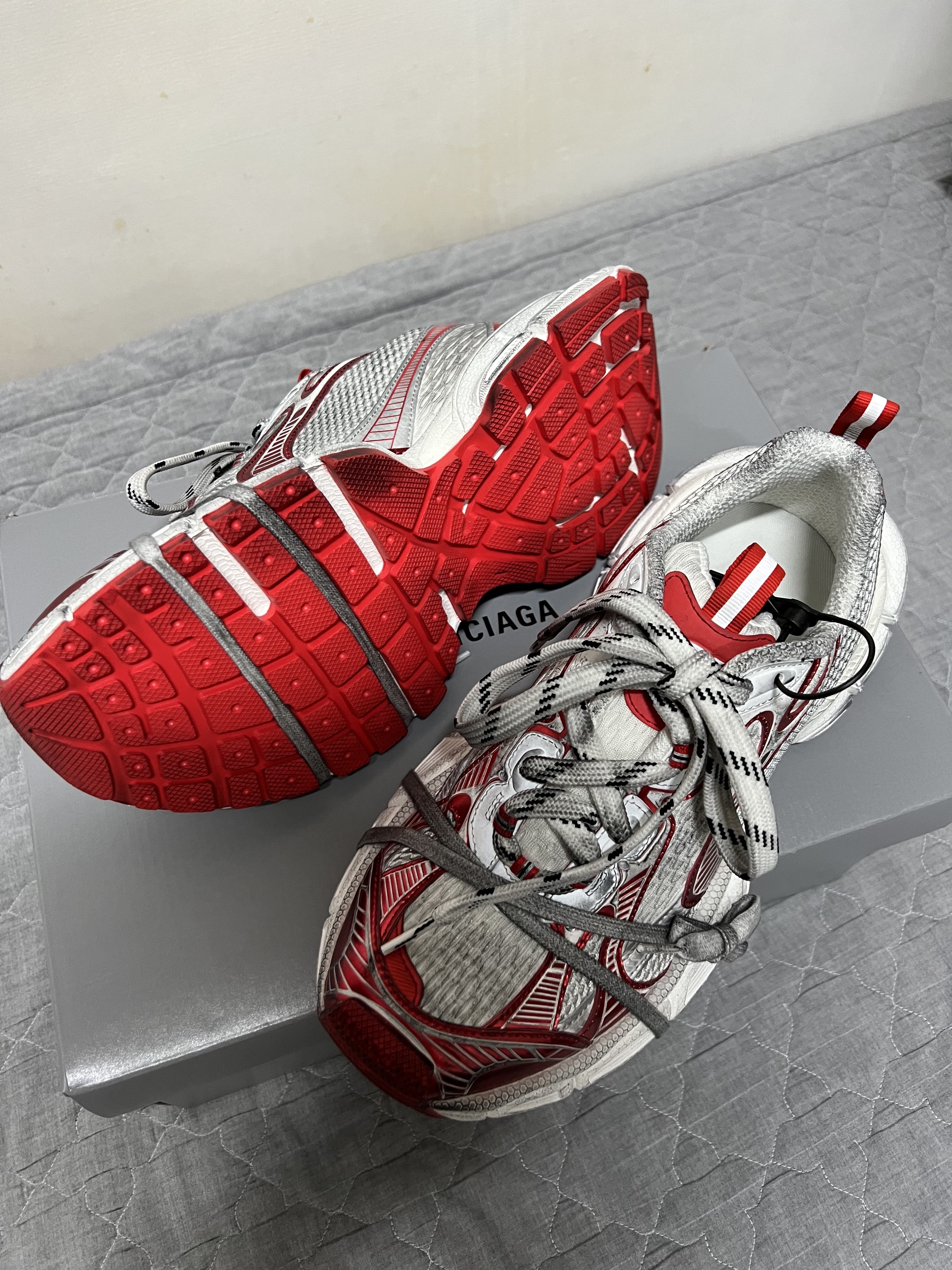 Balenciaga 3XL Sneakers White Red 착용 스타일 - 5