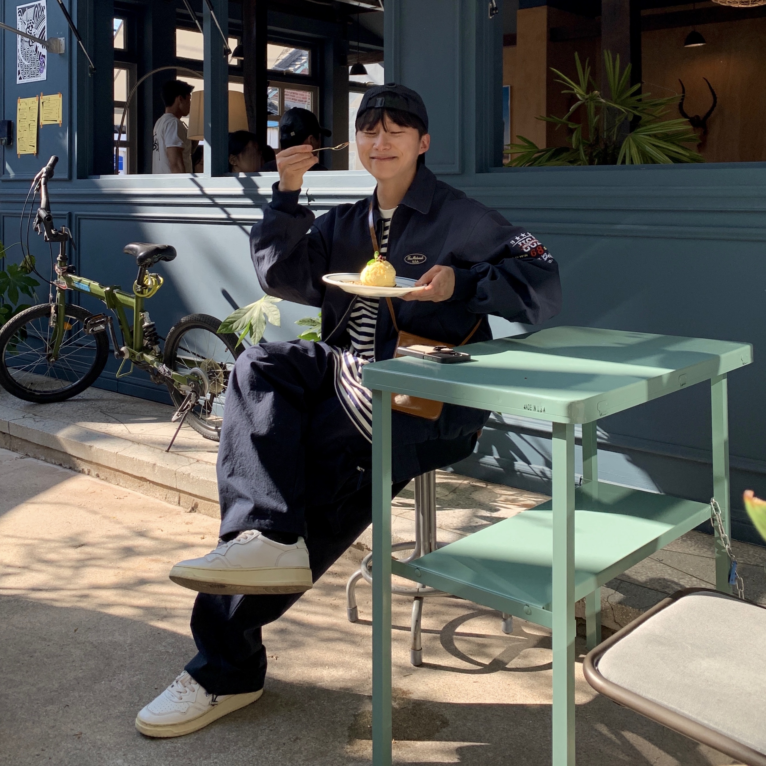 Supreme Mesh Seersucker Camp Cap Black - 21SS, Autry Medalist Low Leather Sneakers White 착용 스타일 - 2