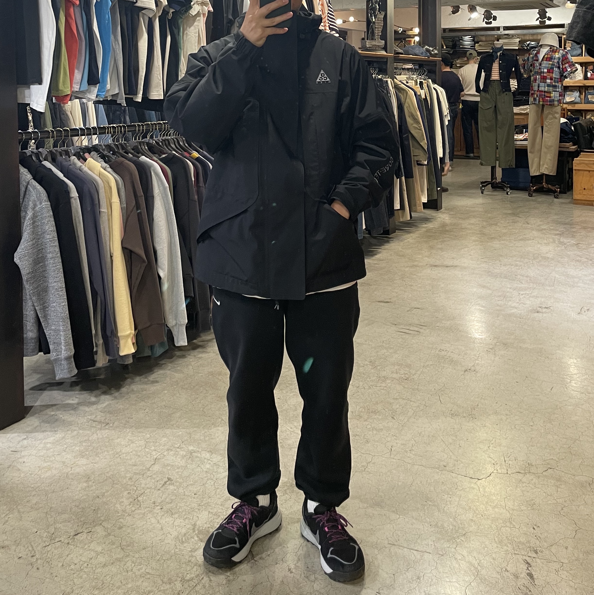 Nike ACG Gore-Tex Jacket Black Anthracite, Nike ACG Lowcate Black and Cool Grey 착용 스타일