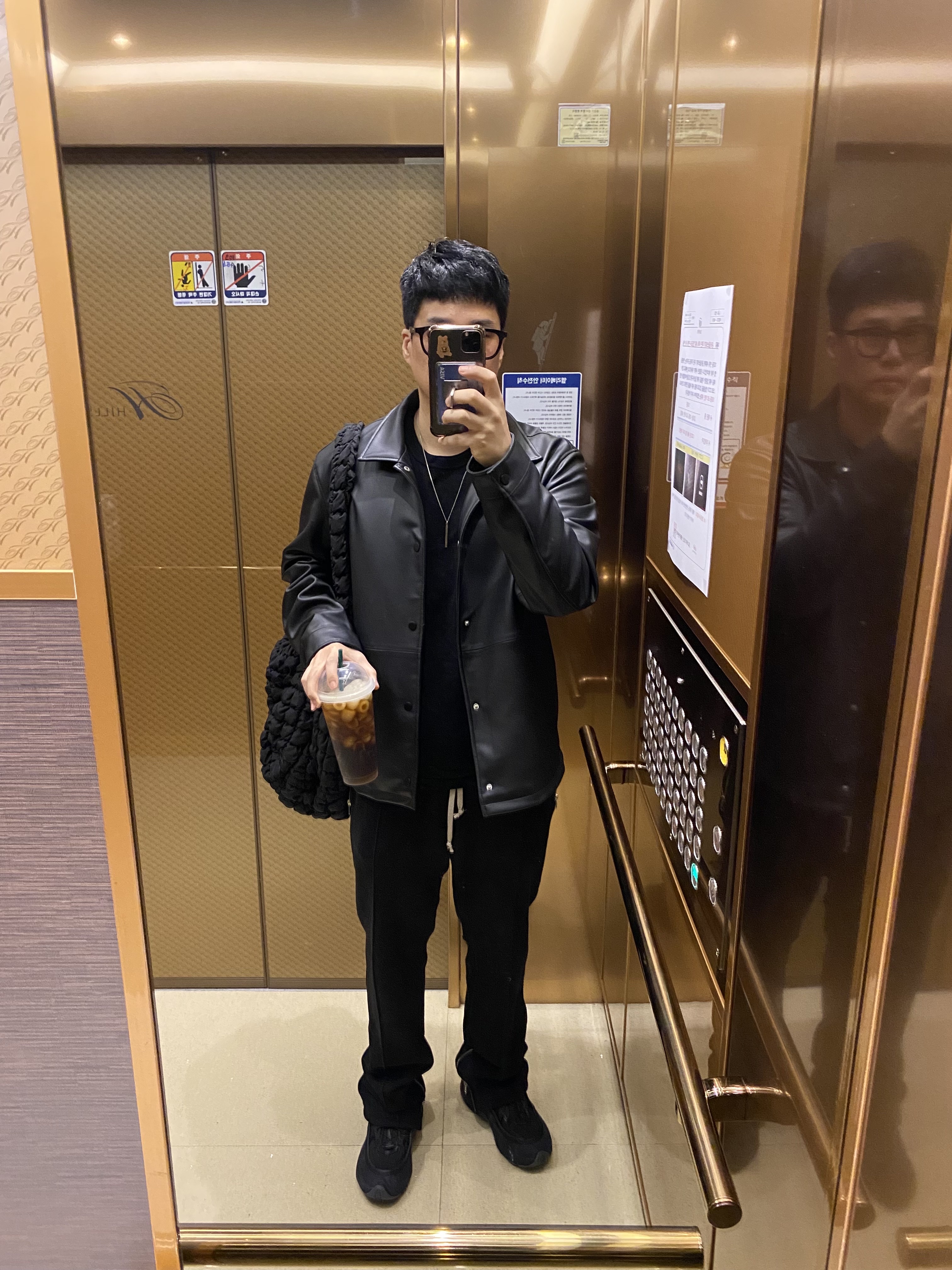 Adidas x Mr. Baeley Ozmorphis Core Black Grey Six, COS Quilted Oversized Shoulder Bag Black 착용 스타일