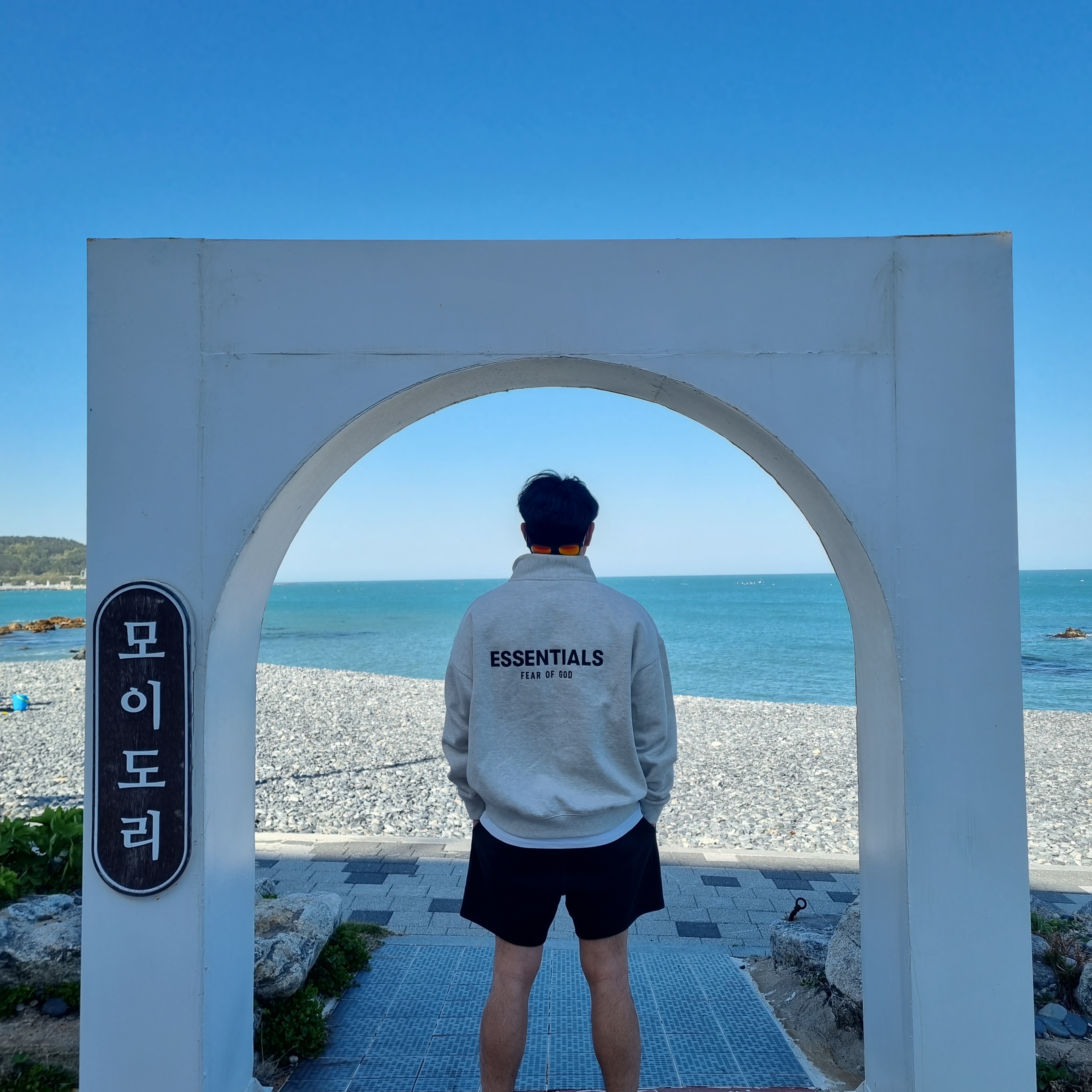 Essentials Mockneck Half-Zip Oatmeal - 21SS, Essentials The Core Collection Sweatshorts Stretch Limo 착용 스타일