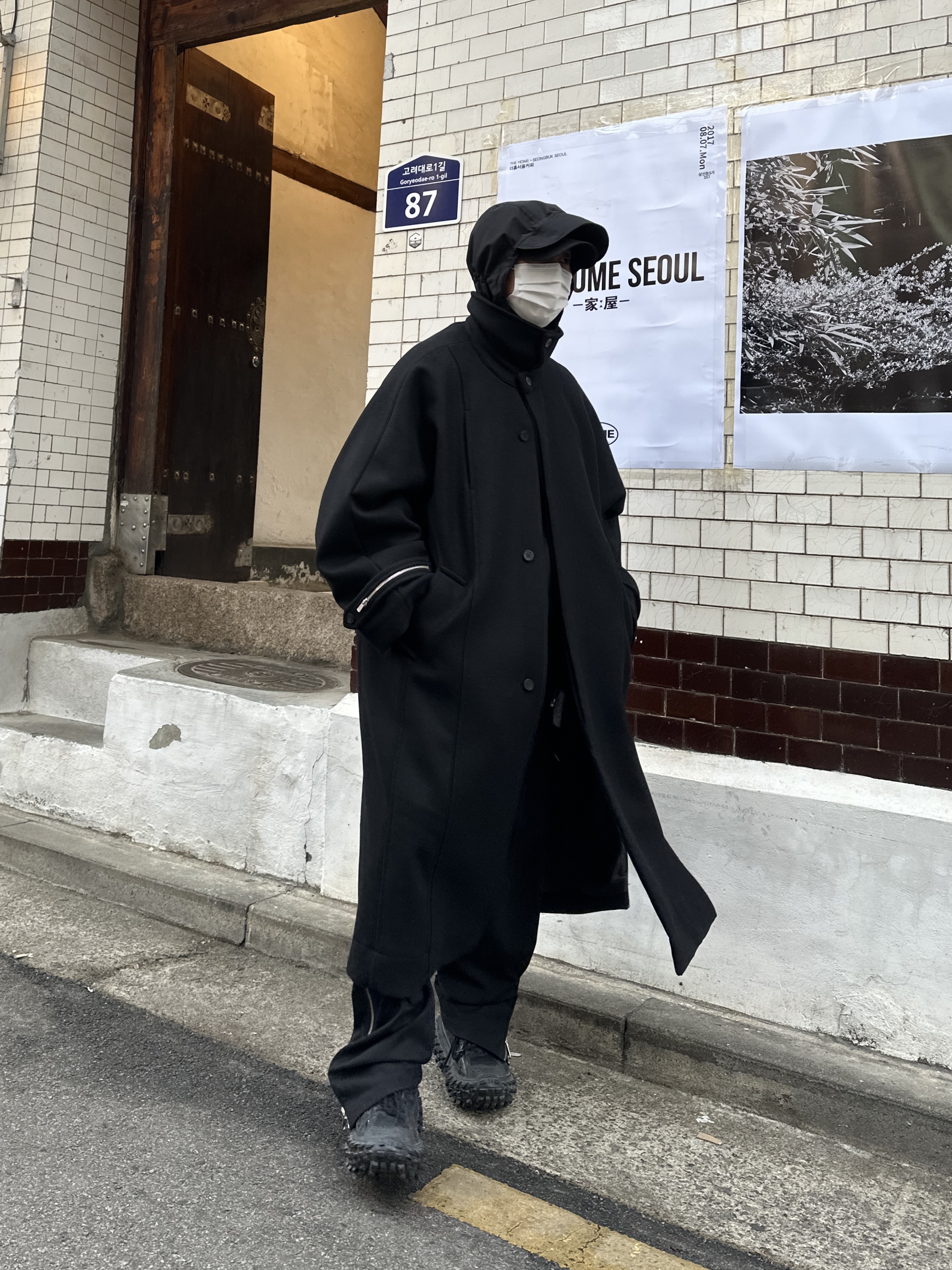 Balenciaga Defender Sneakers Black 착용 스타일 - 1