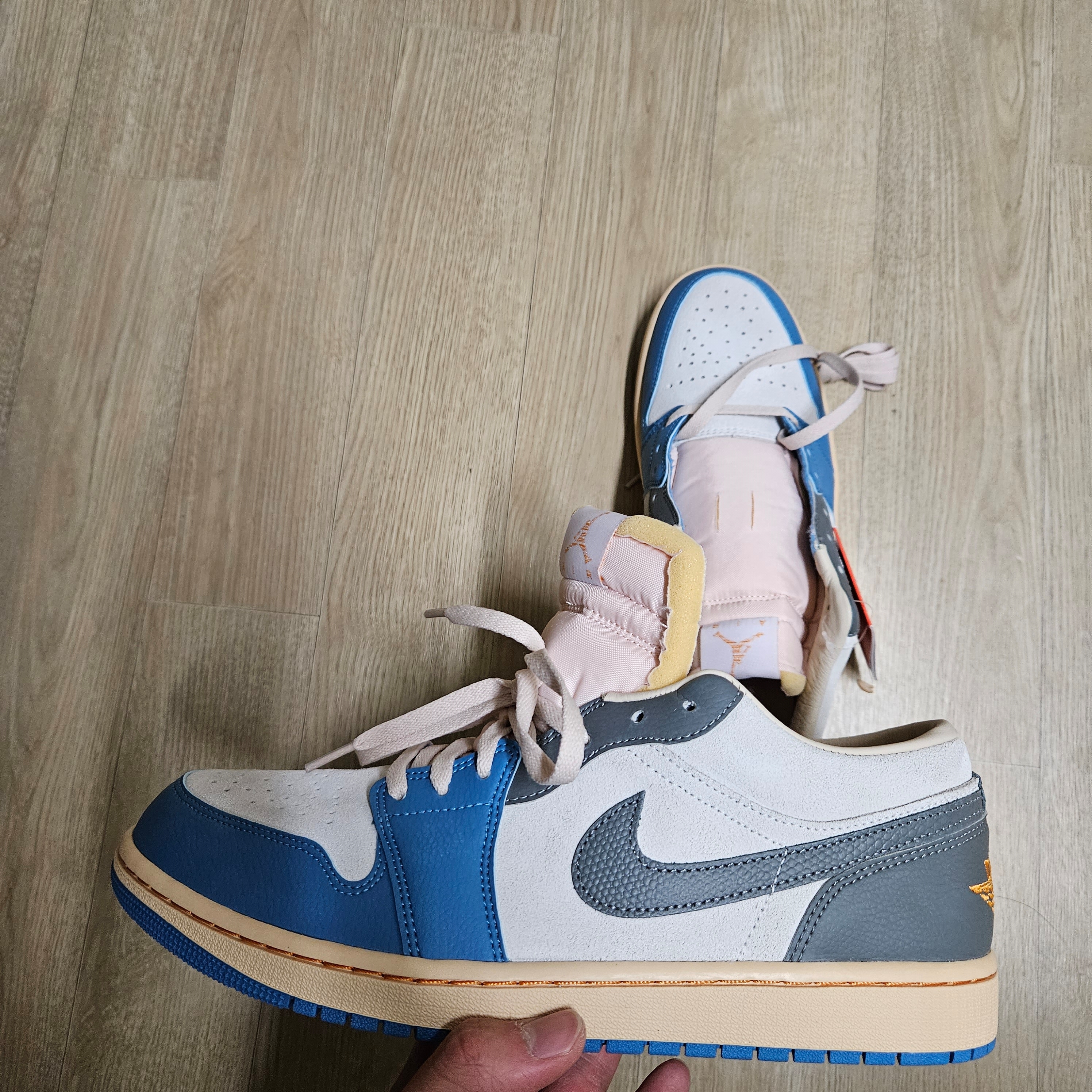 Jordan 1 Low SE Tokyo 96 착용 스타일 - 2