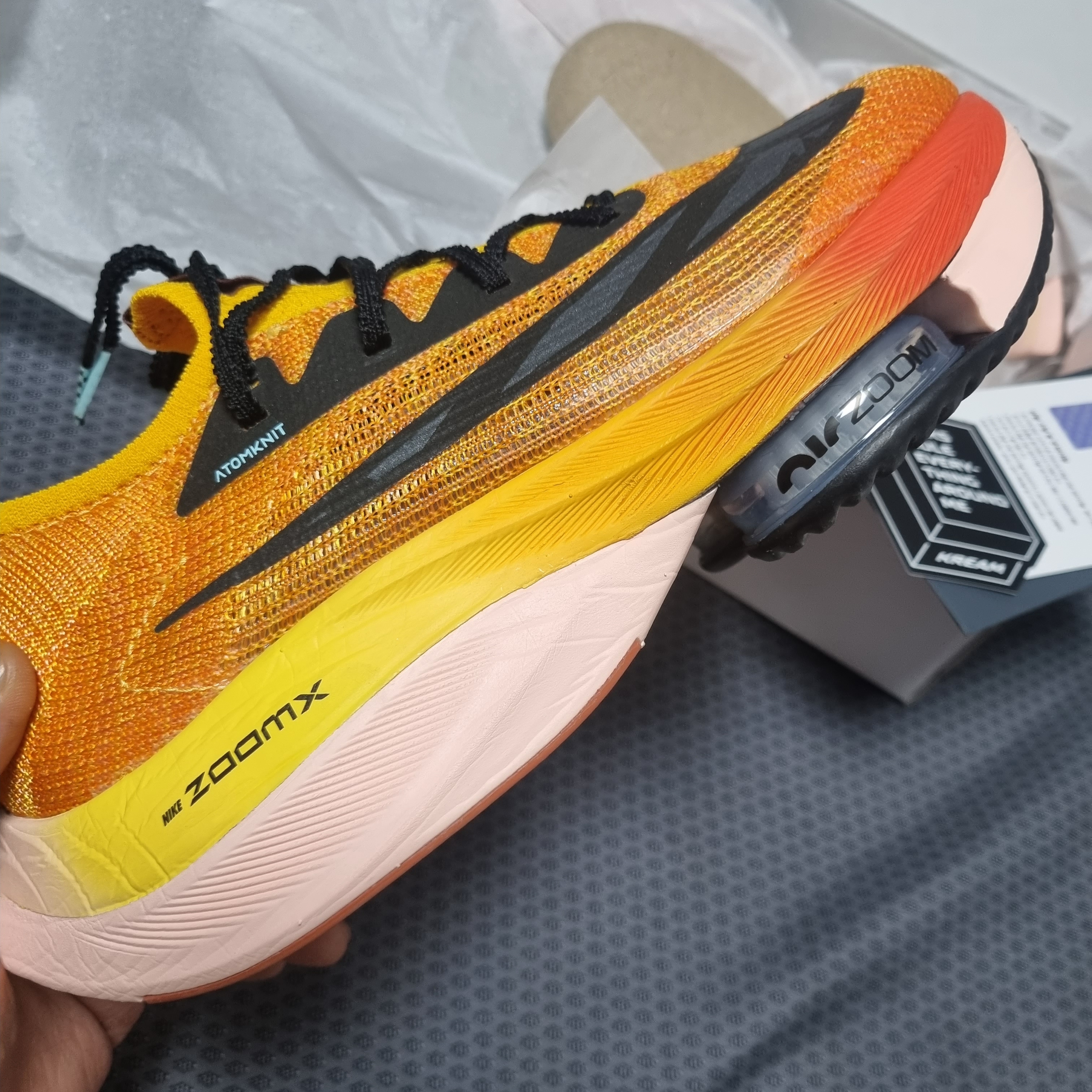 Nike Air Zoom Alphafly Next% Flyknit Amarillo 착용 스타일 - 3