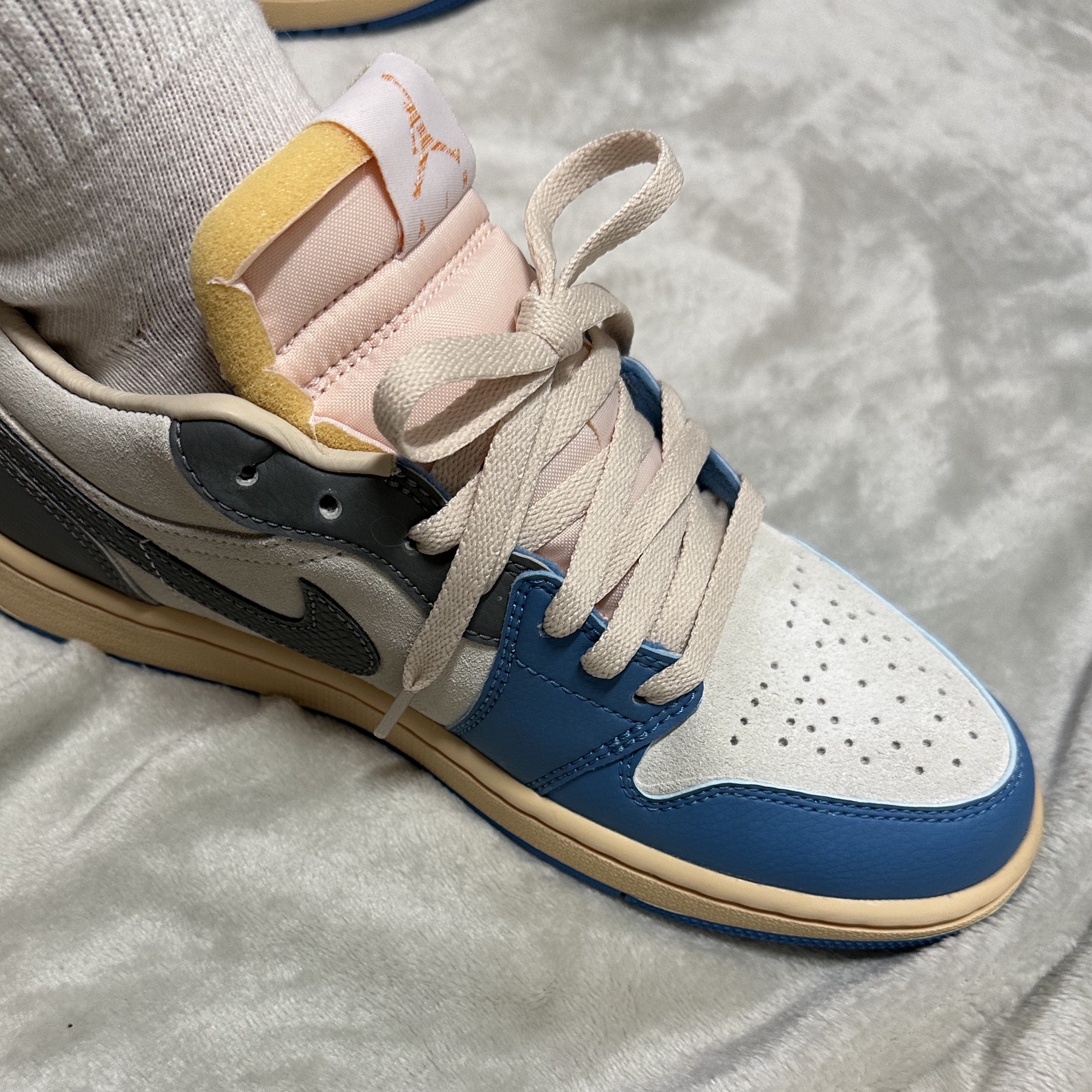 Jordan 1 Low SE Tokyo 96 착용 스타일 - 2