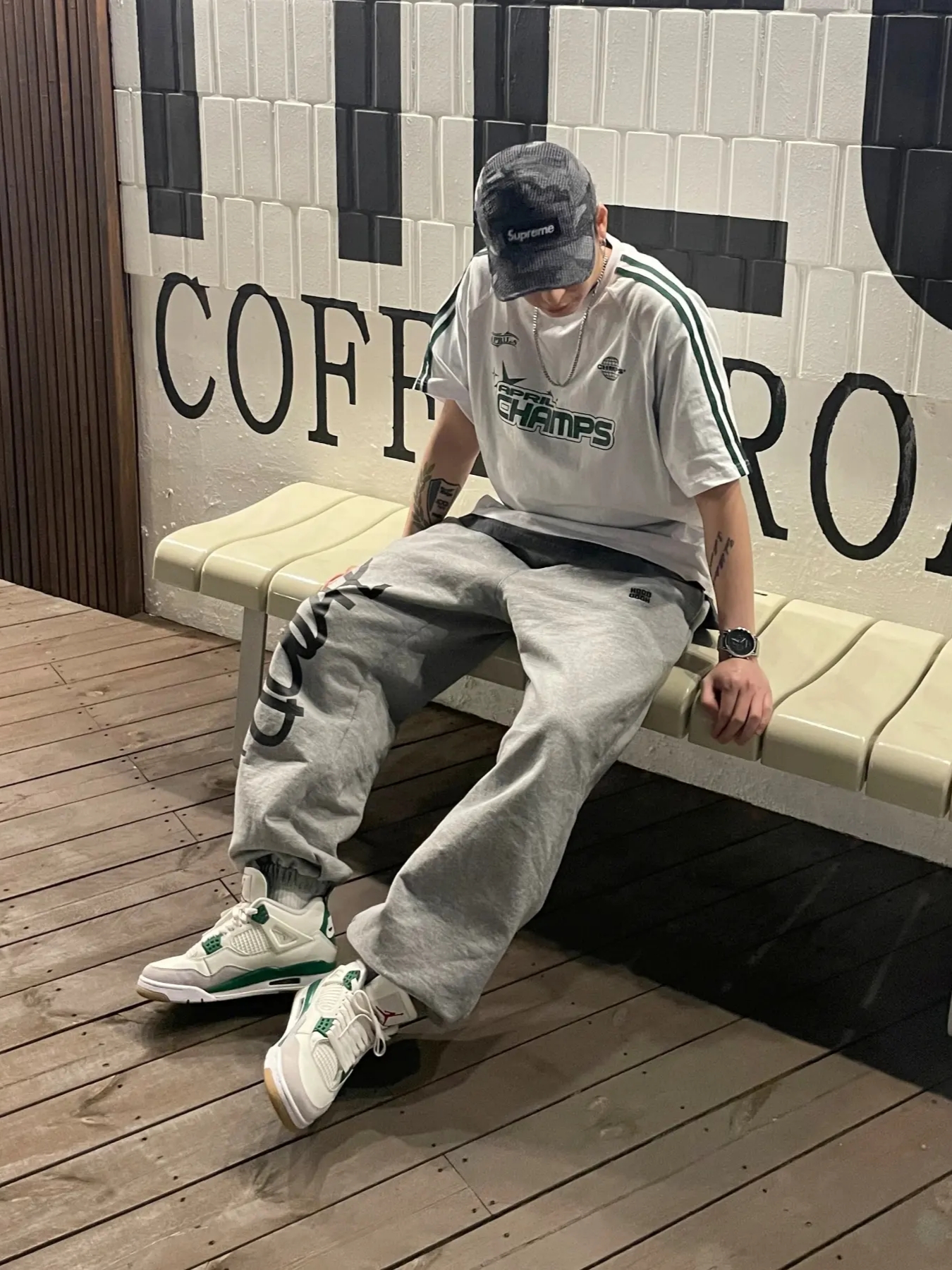 Supreme Camo Grid Velvet Camp Cap Black Camo - 22FW, Jordan 4 x Nike SB Retro SP Pine Green 착용 스타일