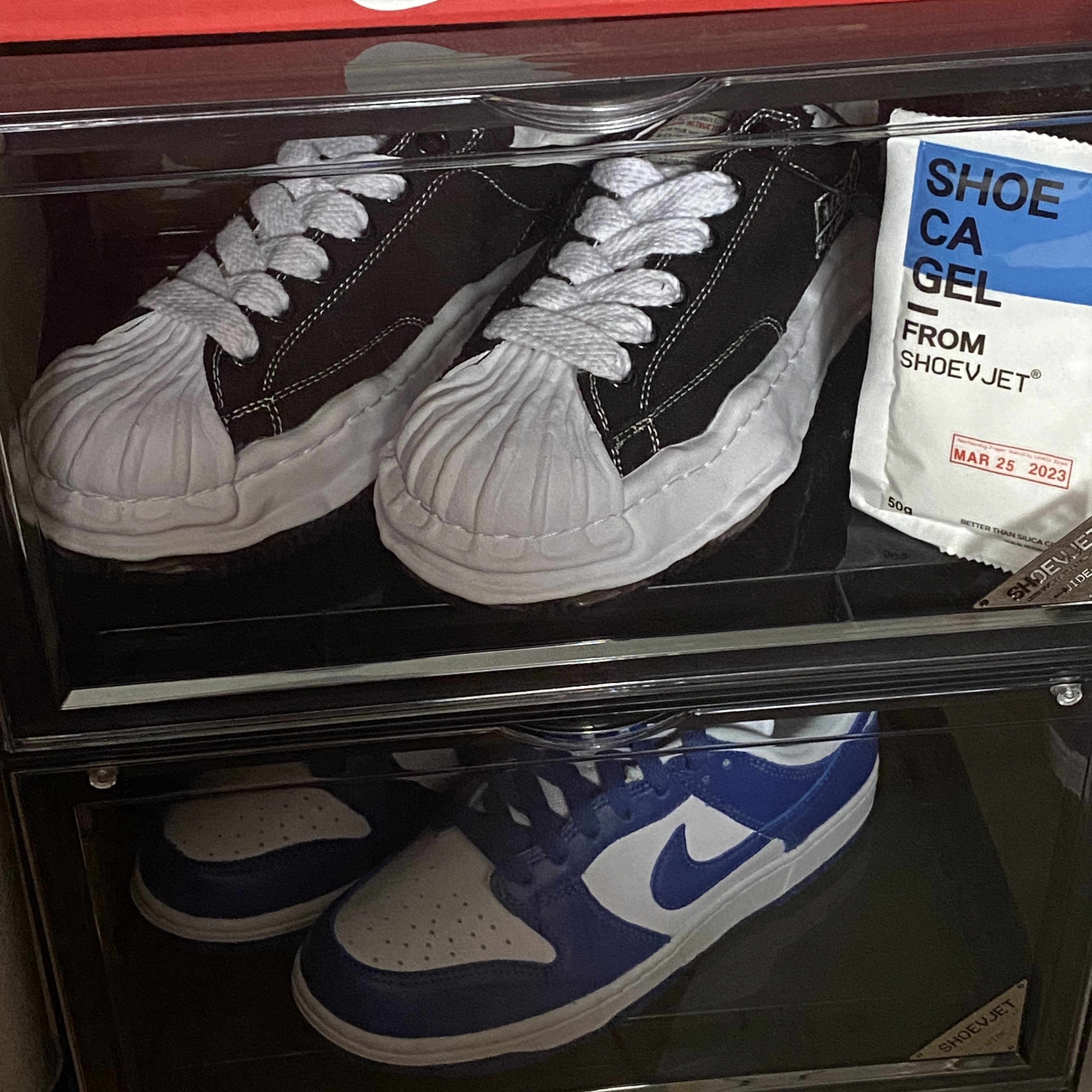 Jordan 1 Retro High OG Chicago 2022, Human Made x Verdy Girls Don't Cry Keyring Red 착용 스타일 - 2