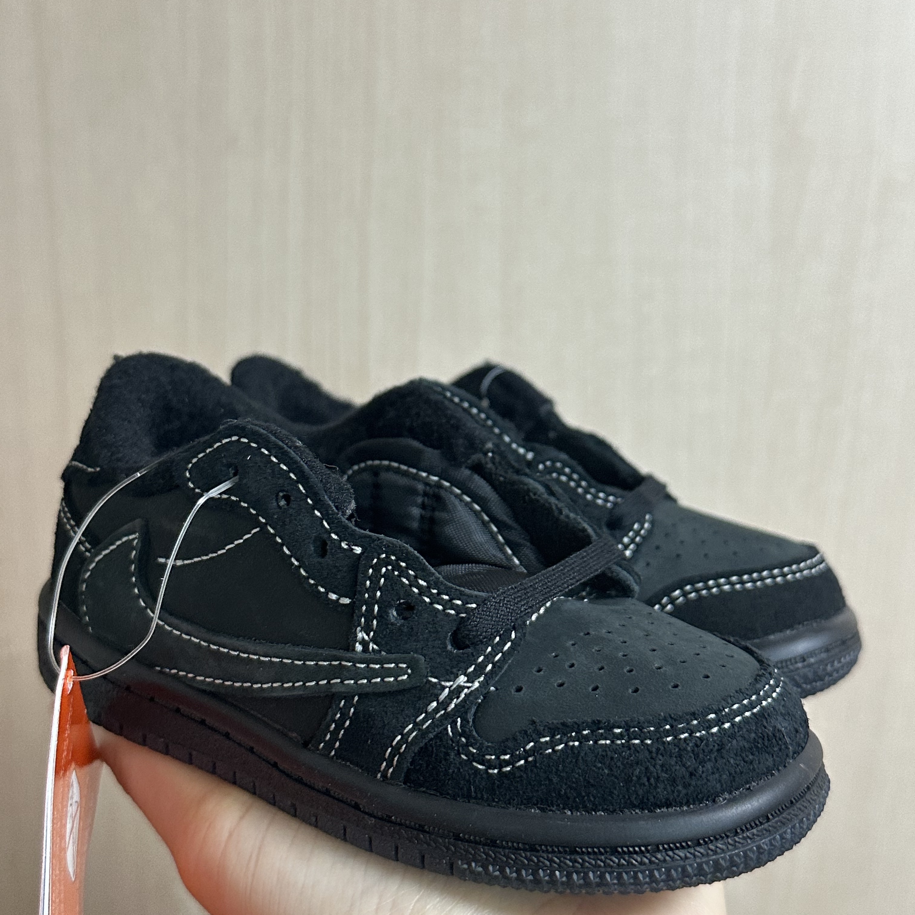 (TD) Jordan 1 x Travis Scott Retro Low OG SP Black Phantom 착용 스타일 - 3