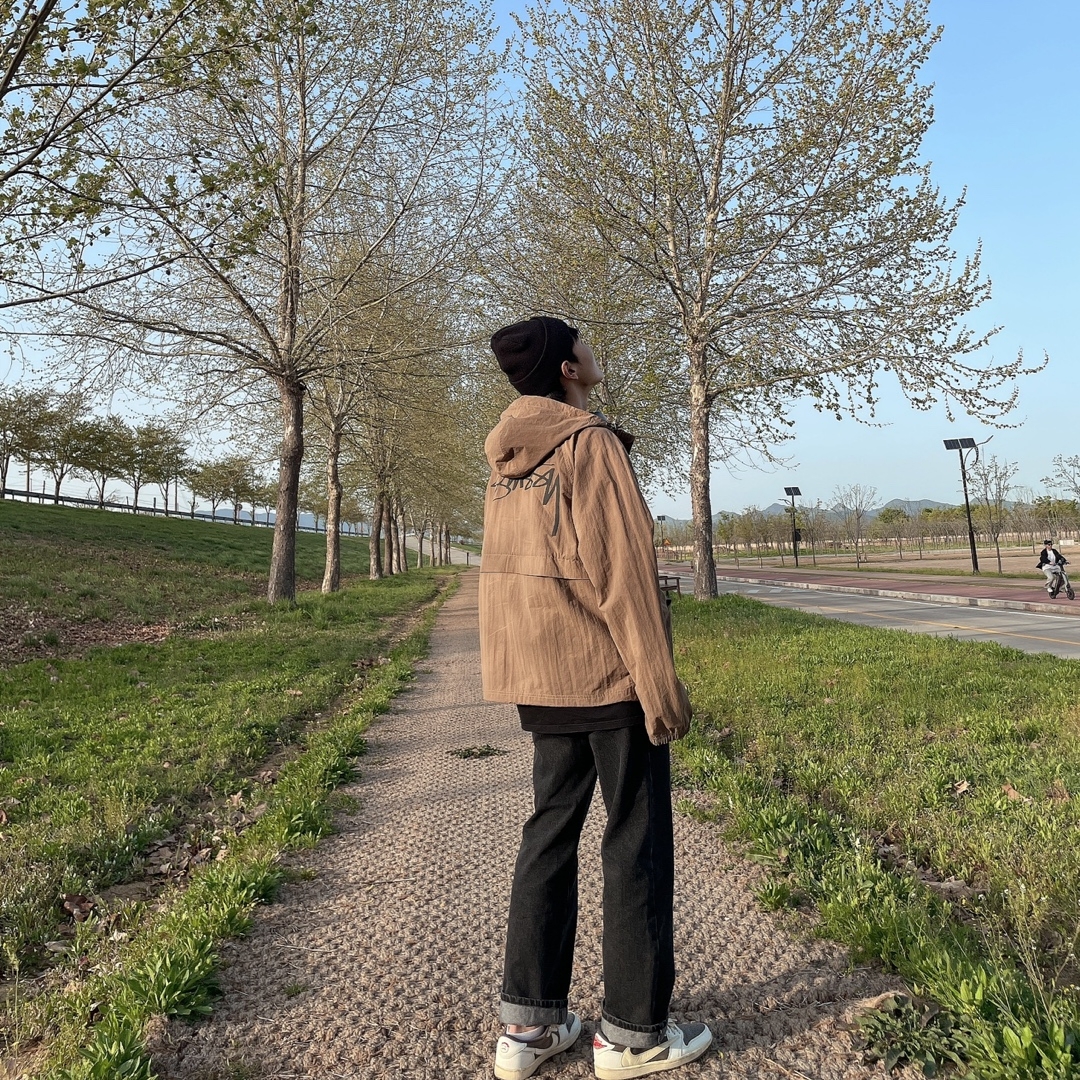 Jordan 1 x Travis Scott Retro Low OG SP Sail and Ridgerock, Stussy Basic Cuff Beanie Black 착용 스타일 - 1