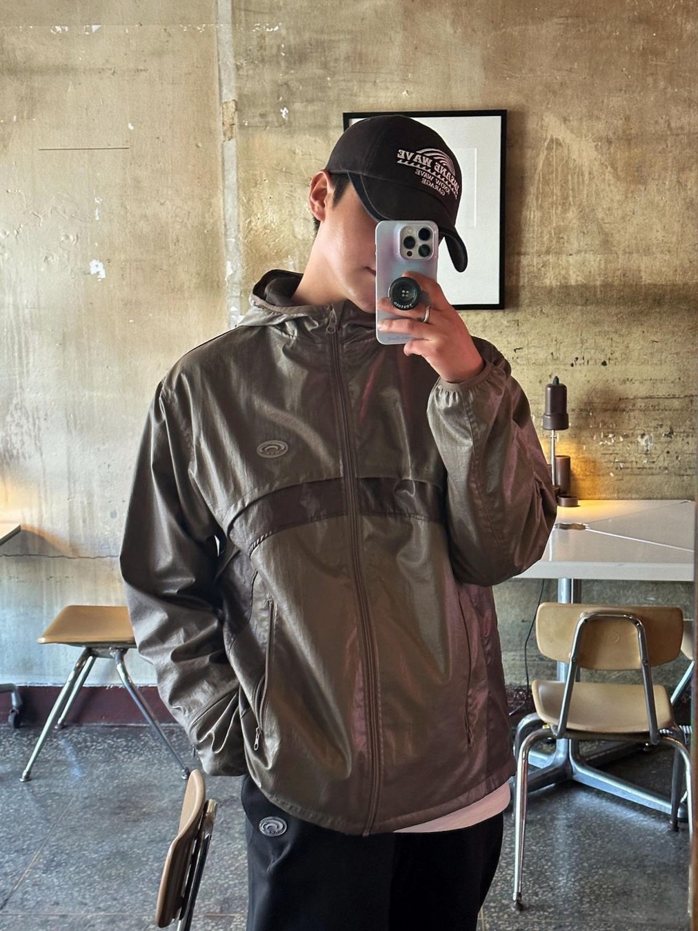 Art Of Field Glossy Colourway Jacket Brown 착용 스타일 - 1