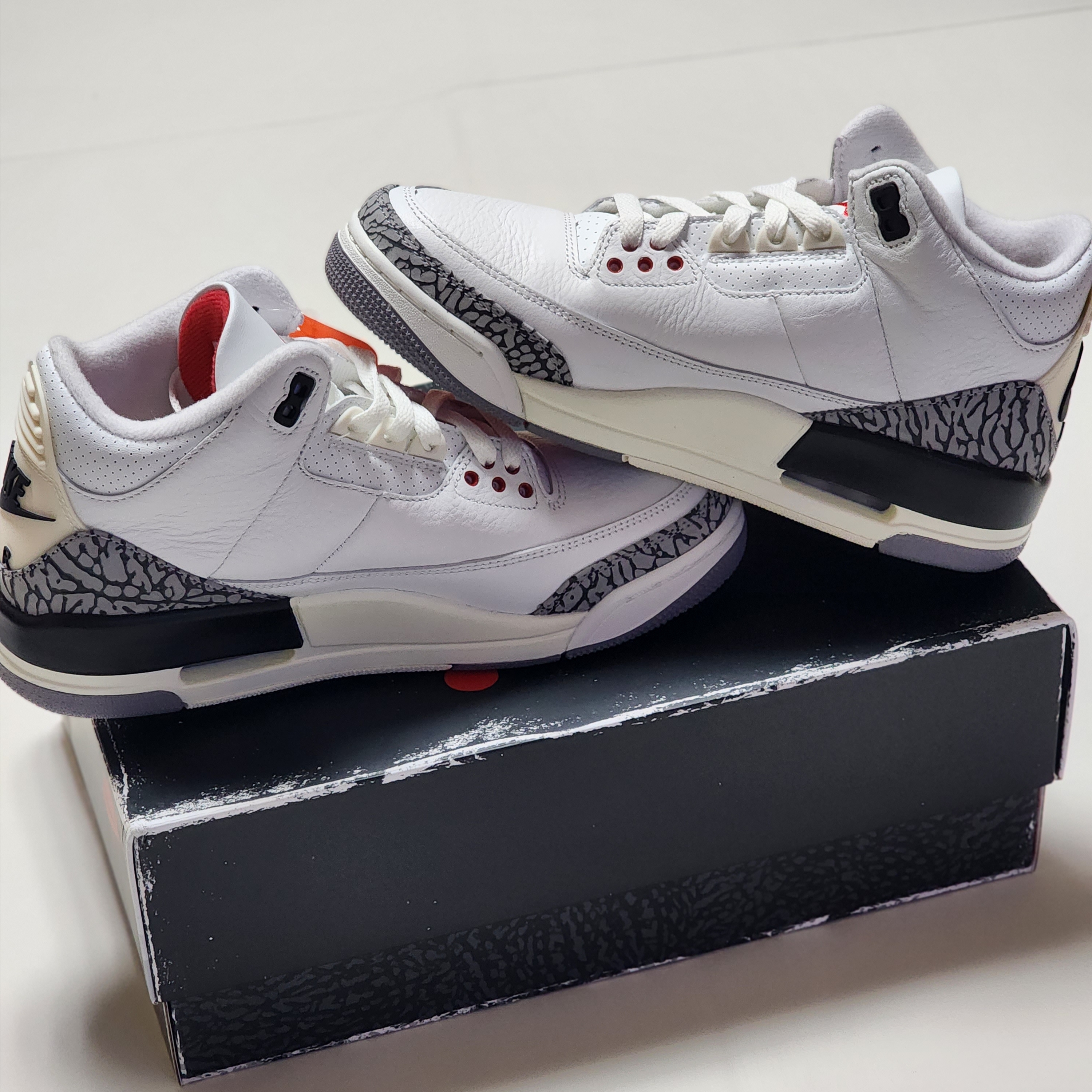 Jordan 3 Retro White Cement Reimagined 착용 스타일 - 1