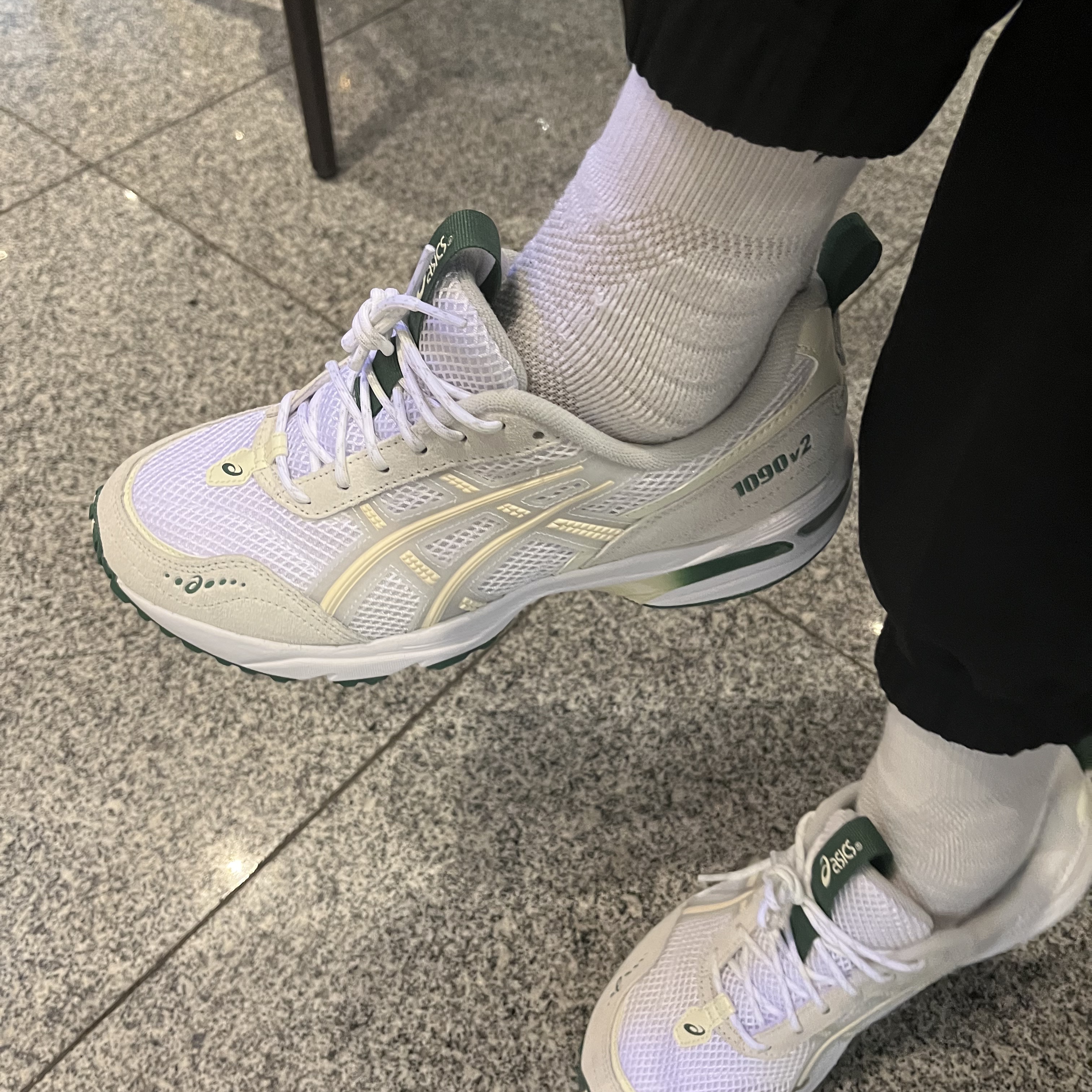 (W) Asics Gel-1090 V2 White Glacier Grey 착용 스타일 - 3