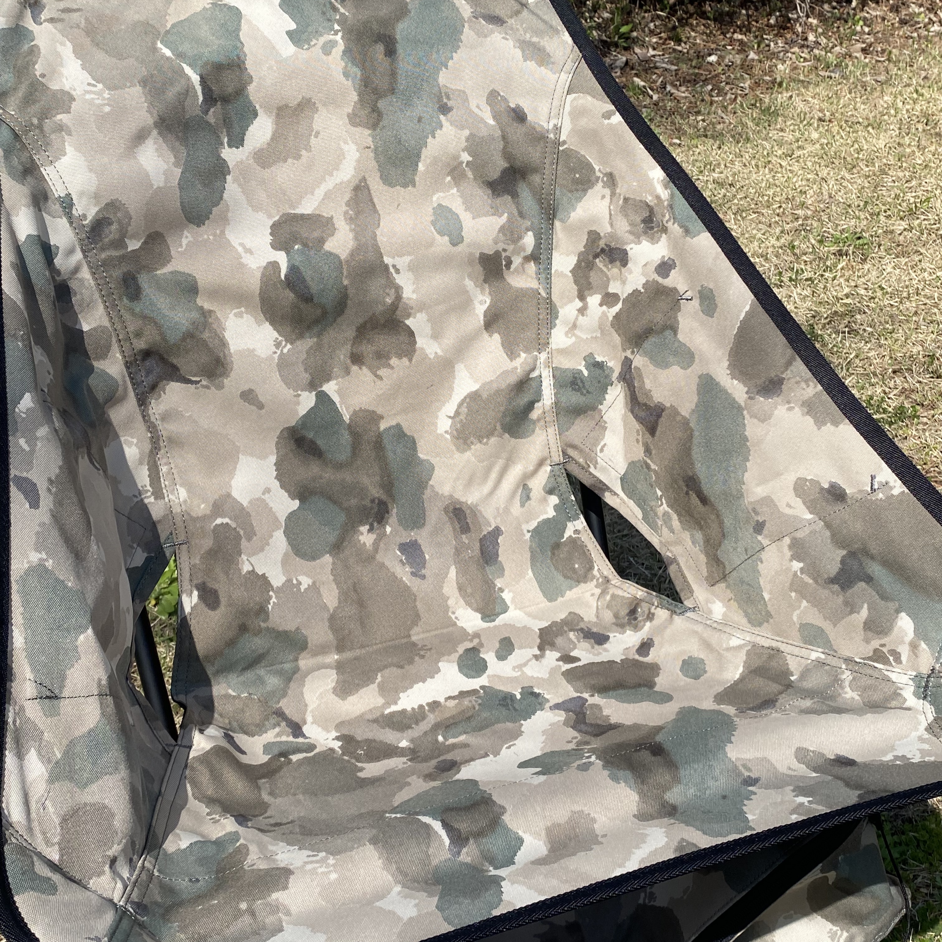 Helinox x Carhartt WIP Tactical Sunset Chair Camo Tide 착용 스타일 - 3