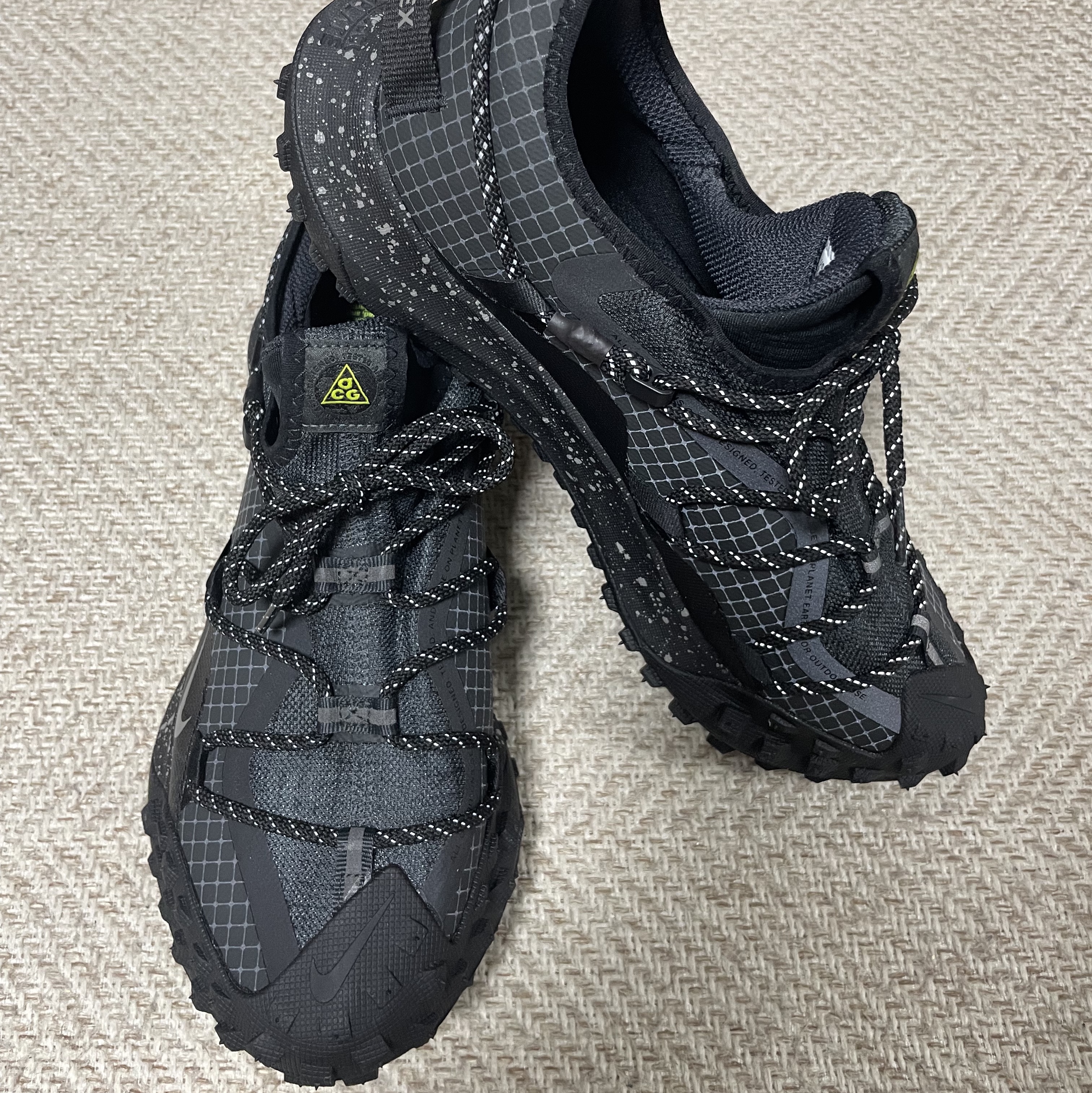 Nike ACG Mountain Fly Low Gore-Tex SE Dark Smoke Grey 착용 스타일