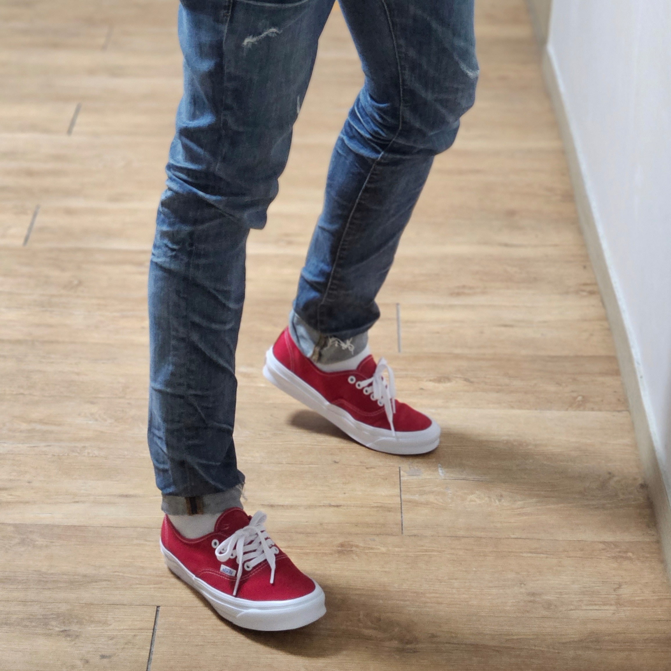 Vans Vault OG Authentic LX Red 착용 스타일 - 2