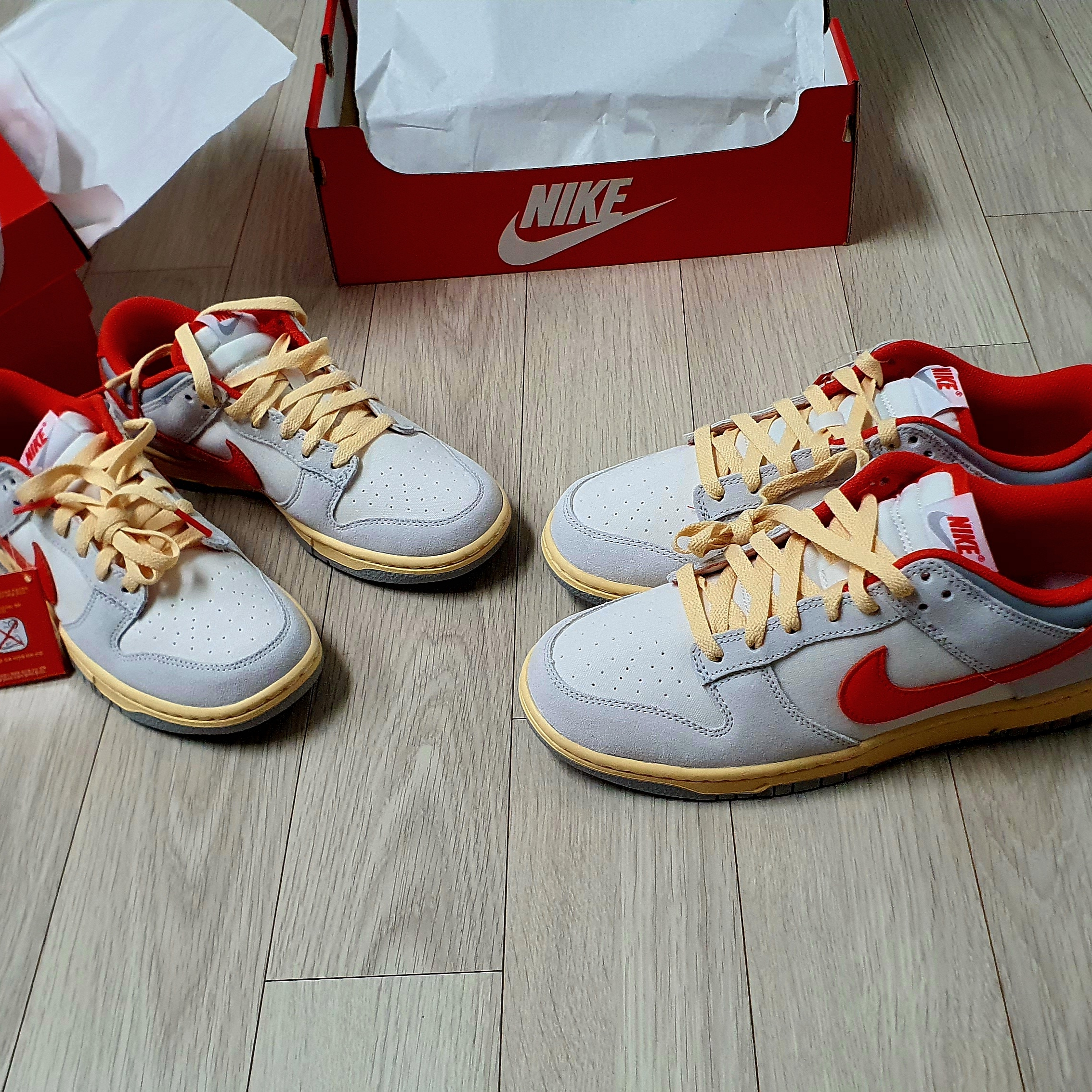 Nike Dunk Low Sail Picante Red 착용 스타일 - 1