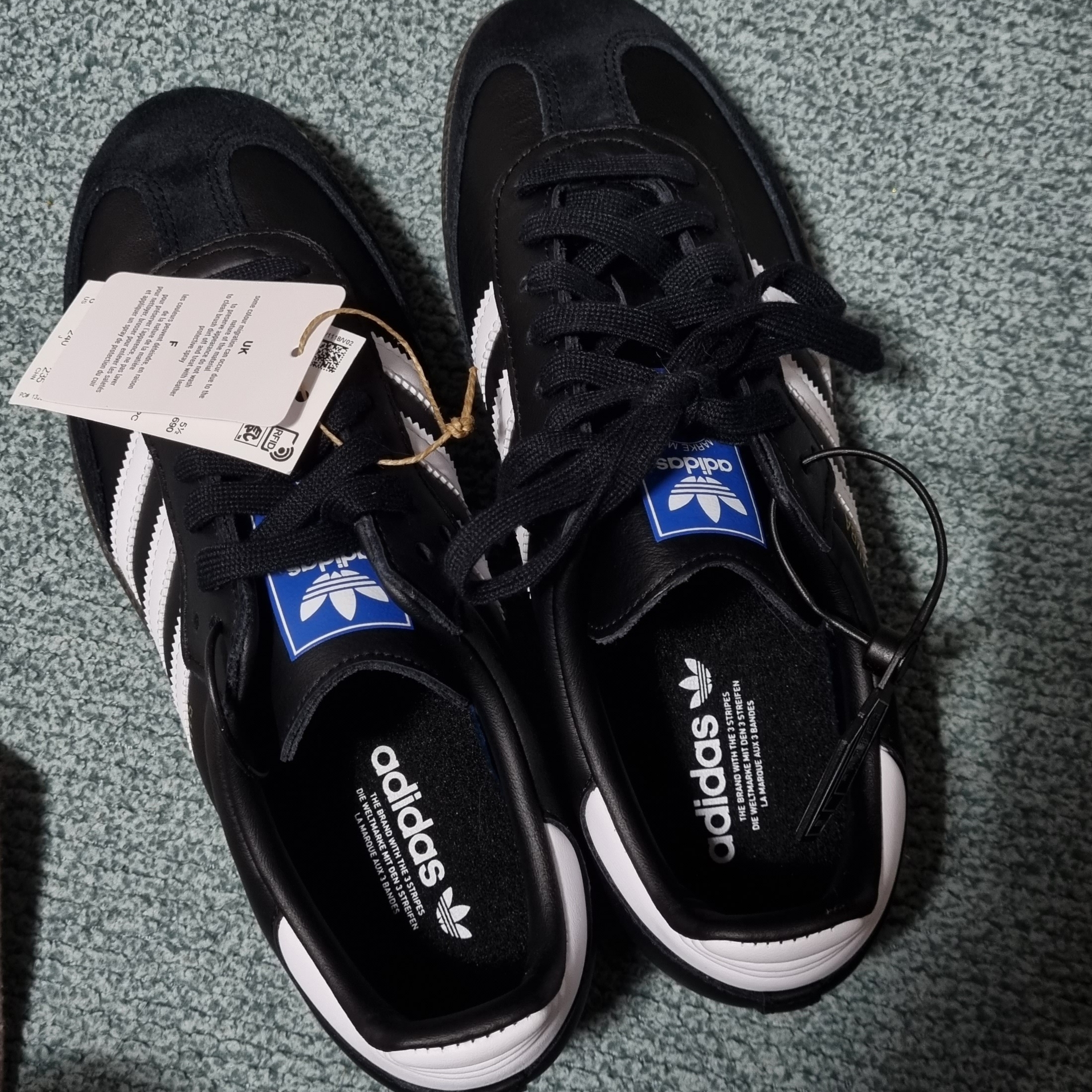 Adidas Samba OG Black White Gum 착용 스타일