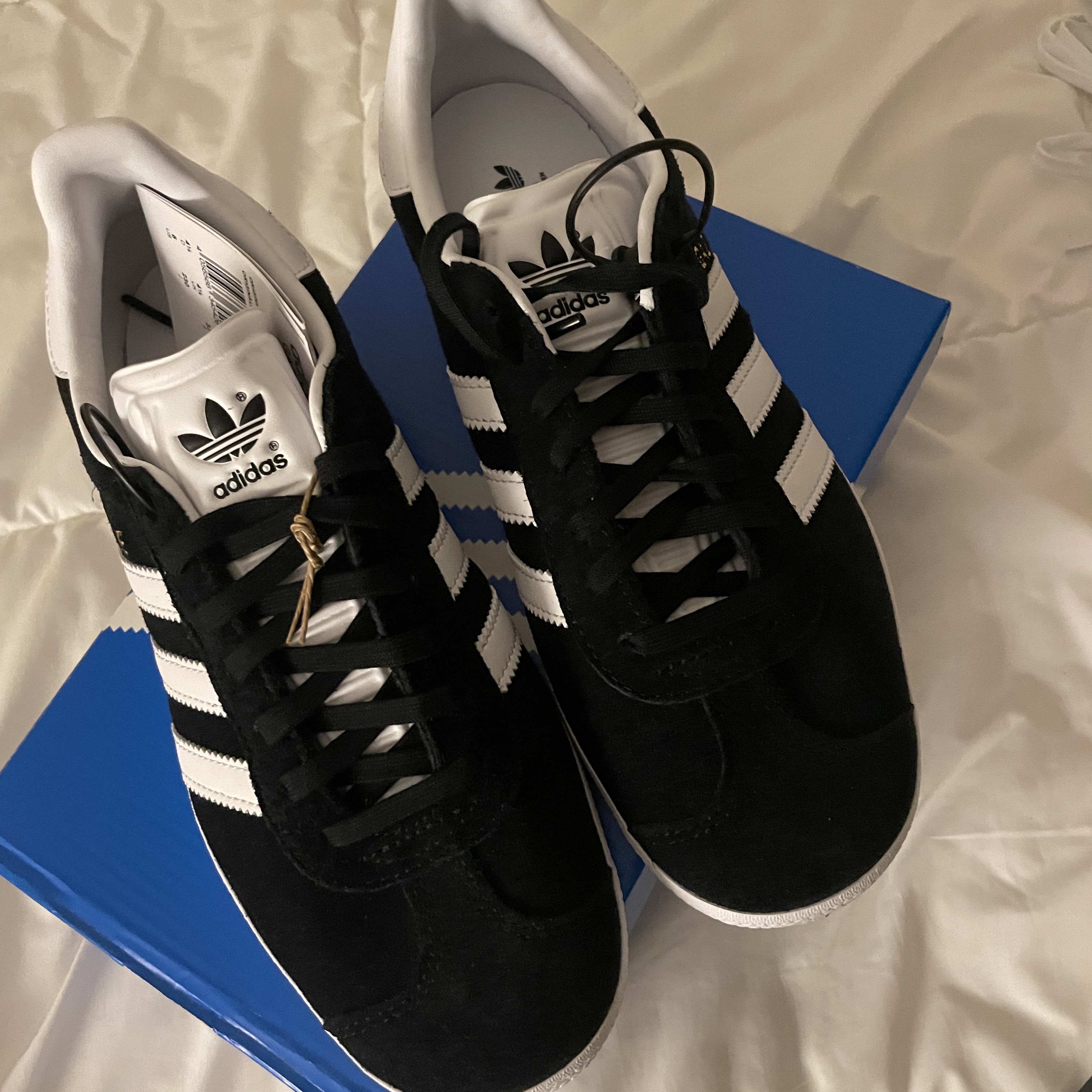 Adidas Gazelle Core Black White 착용 스타일 - 1