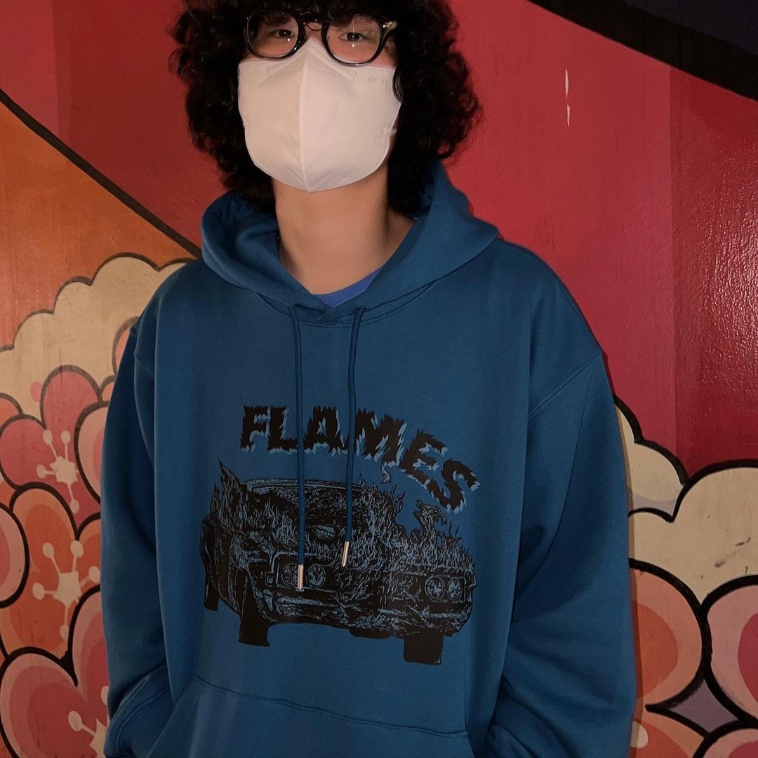 Thevinylhouse Flames Car Hoodie Blue 착용 스타일 - 1