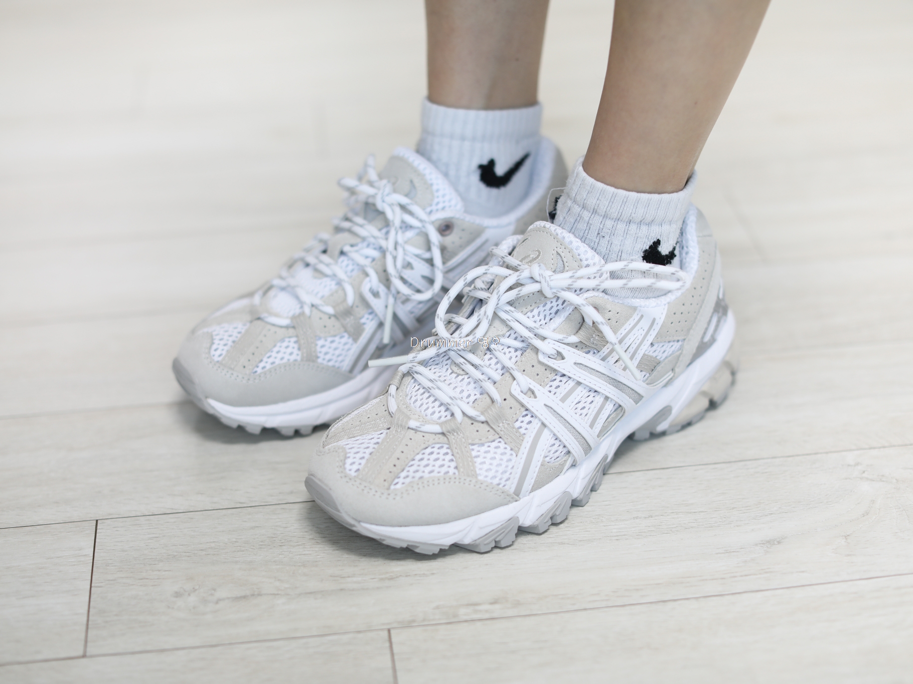 (W) Asics Gel-Sonoma 15-50 White Oatmeal 착용 스타일