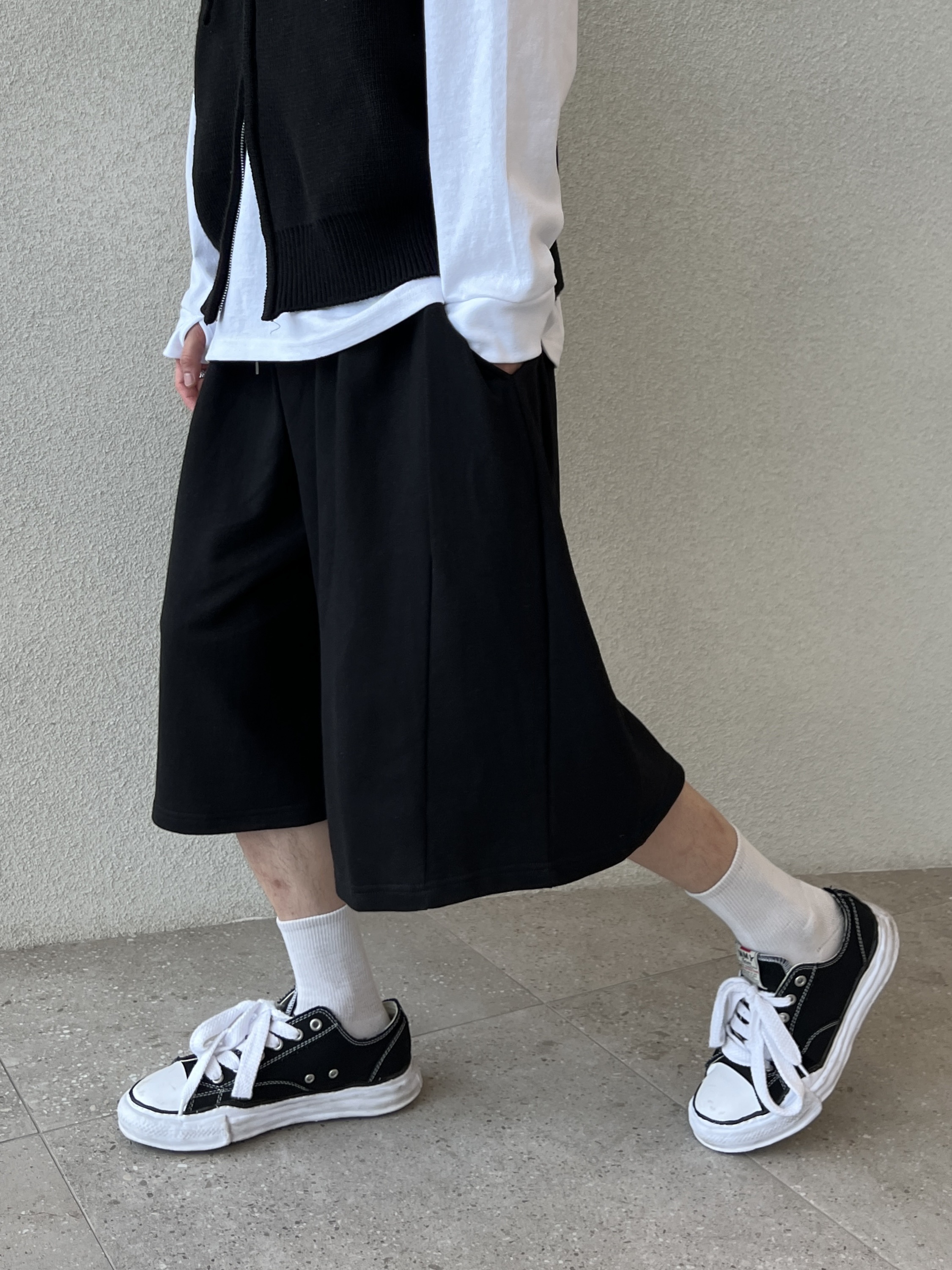 Maison Mihara Yasuhiro Peterson OG Sole Canvas Low Sneakers Black 착용 스타일 - 3