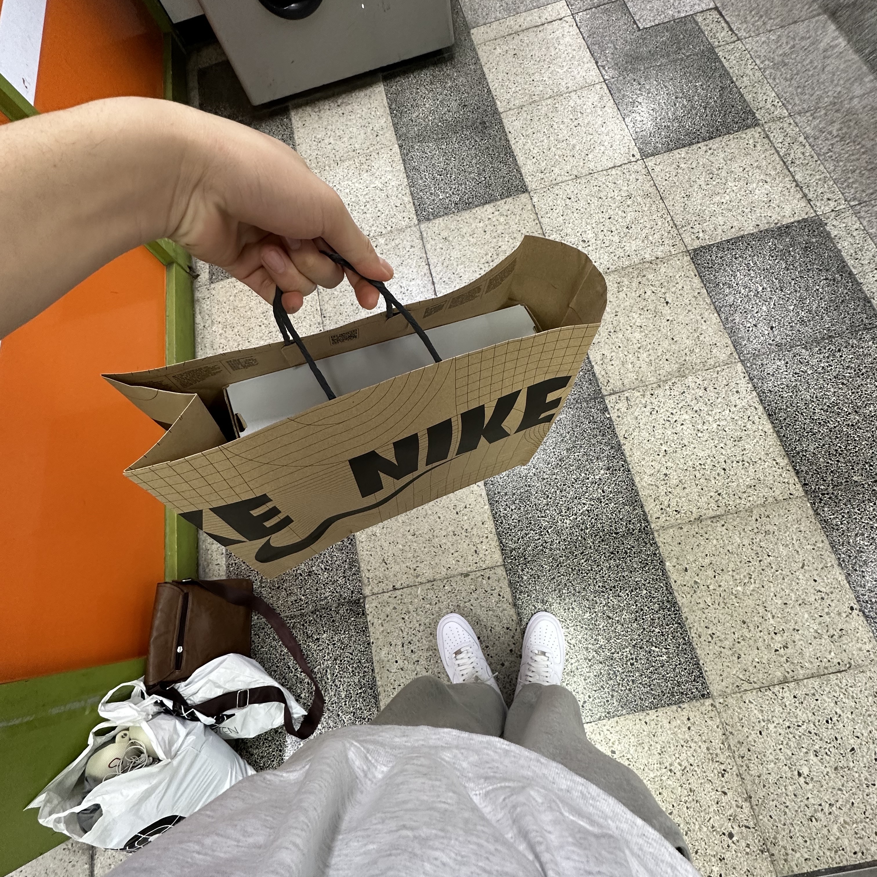 Nike Air Force 1 '07 Low White 착용 스타일 - 1